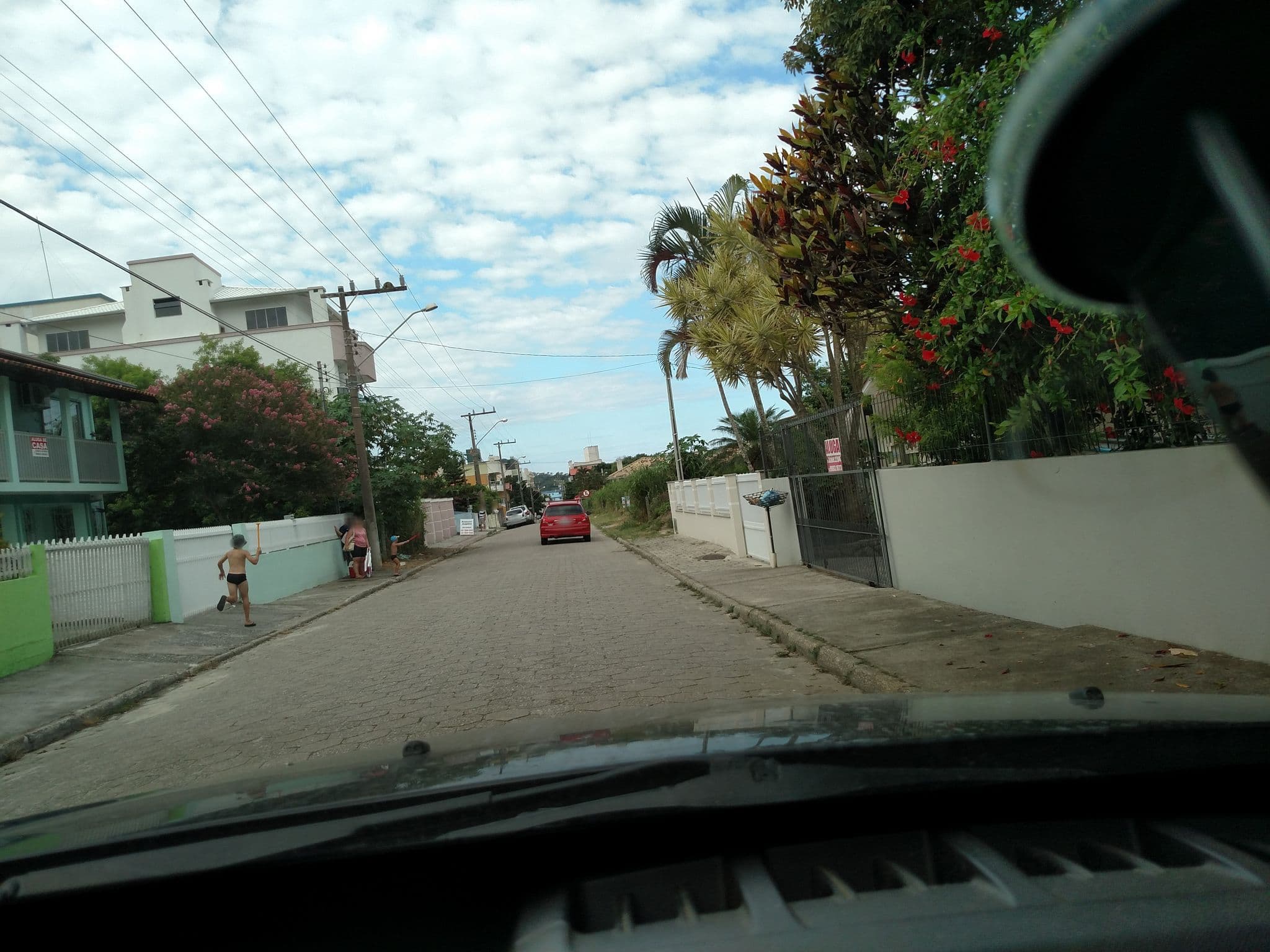 Street view near Residencial Água Viva, Bombinhas — © adrianojbr (CC BY-SA · Mapillary)