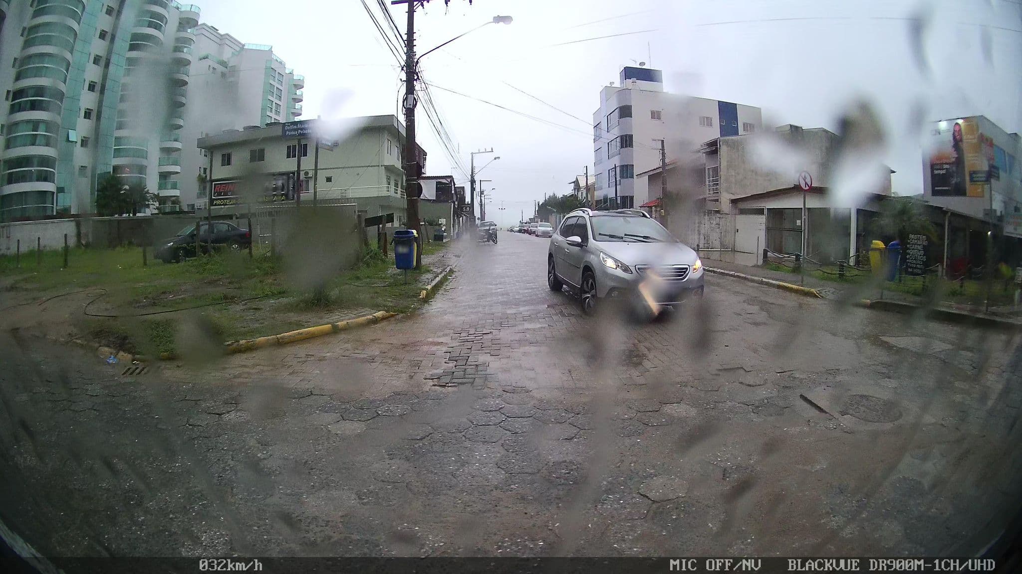 Street view near Hotel Rocha, Balneário Camboriú — © kaart5 (CC BY-SA · Mapillary)