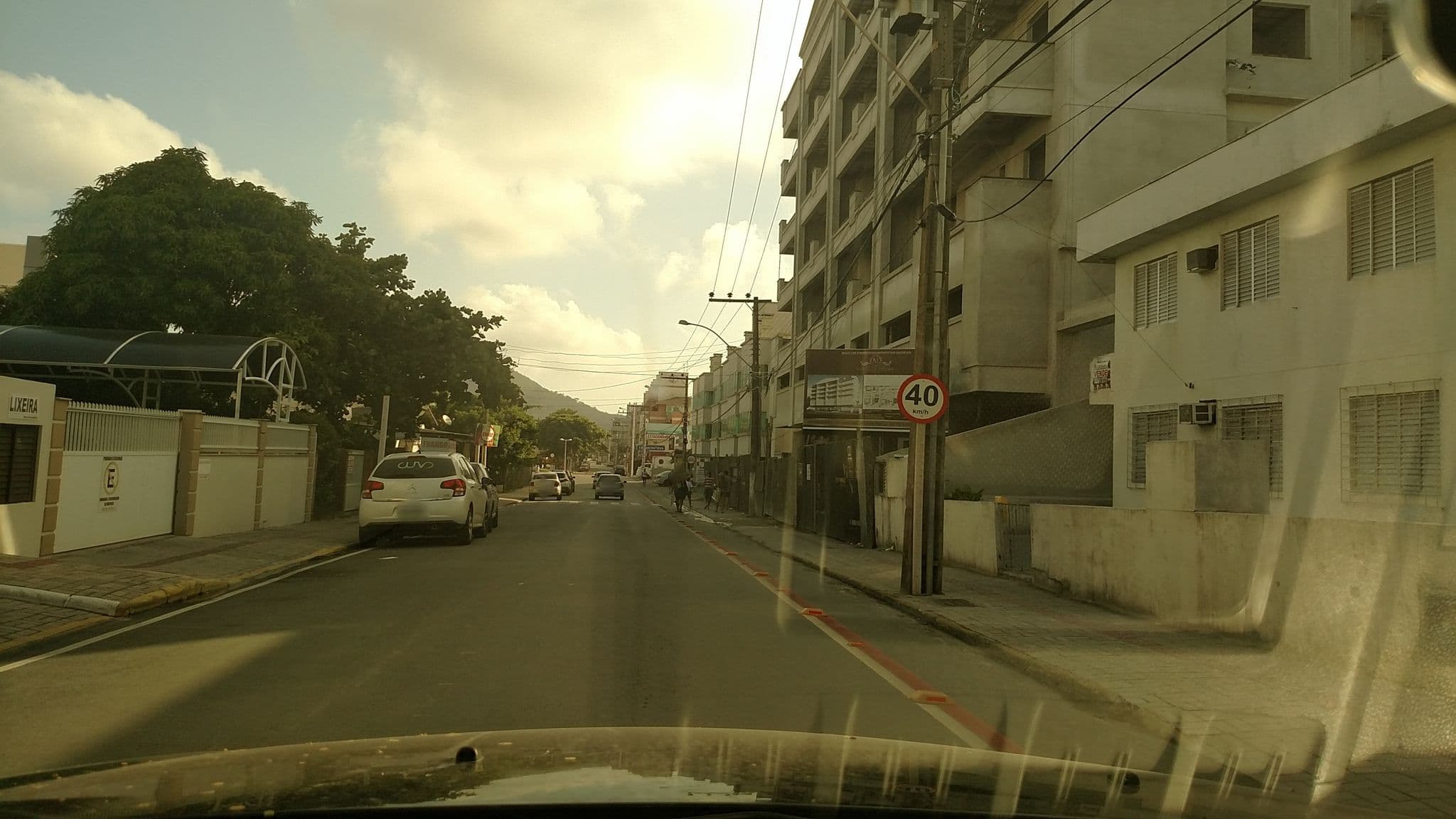 Street view near Pousada Bomar, Bombinhas — © poeiradasestrelas (CC BY-SA · Mapillary)