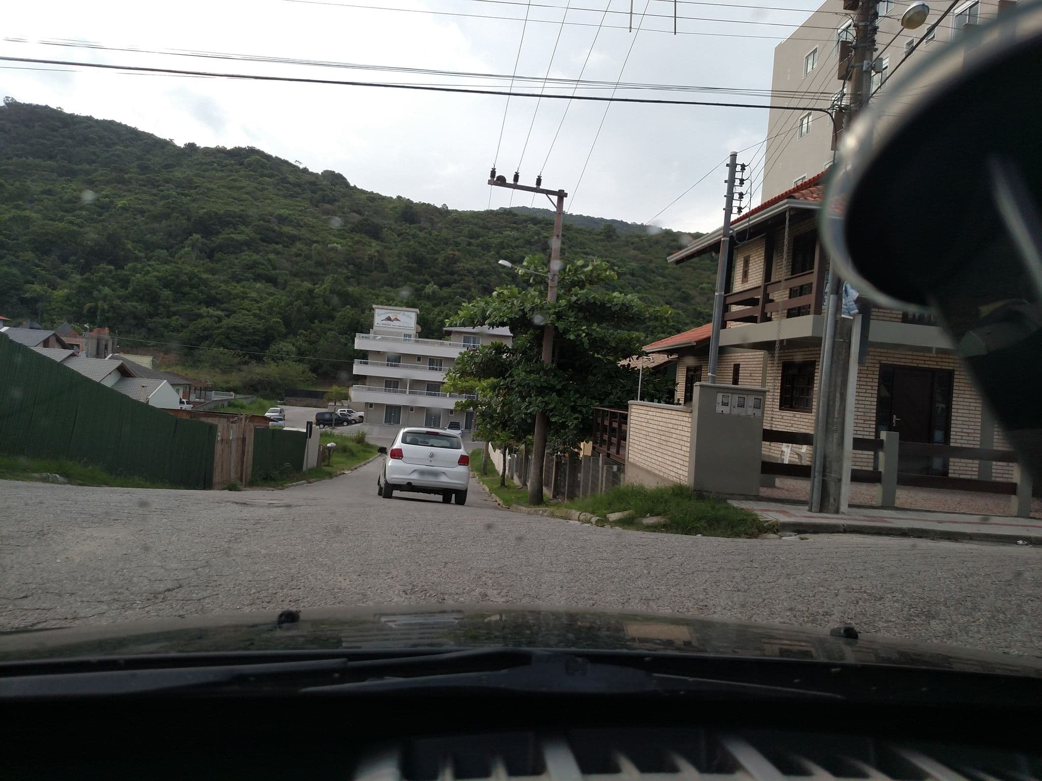 Street view near Residencial Beti, Bombinhas — © adrianojbr (CC BY-SA · Mapillary)