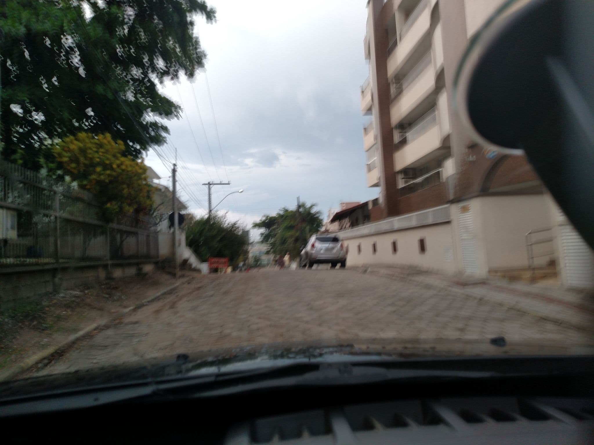Street view near Residencial Costa Mar, Bombinhas — © adrianojbr (CC BY-SA · Mapillary)