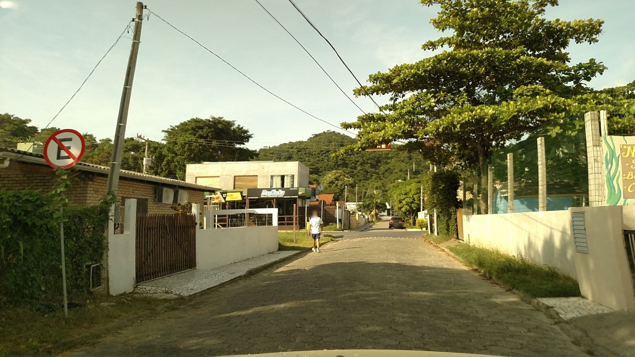 Street view near Residencial Casa Verde, Bombinhas — © poeiradasestrelas (CC BY-SA · Mapillary)