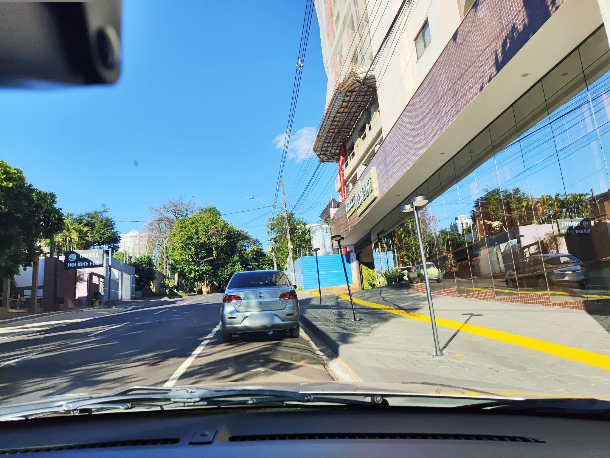 Street view near Hotel Holliday, Foz do Iguaçu — © brunoslowen (CC BY-SA · Mapillary)