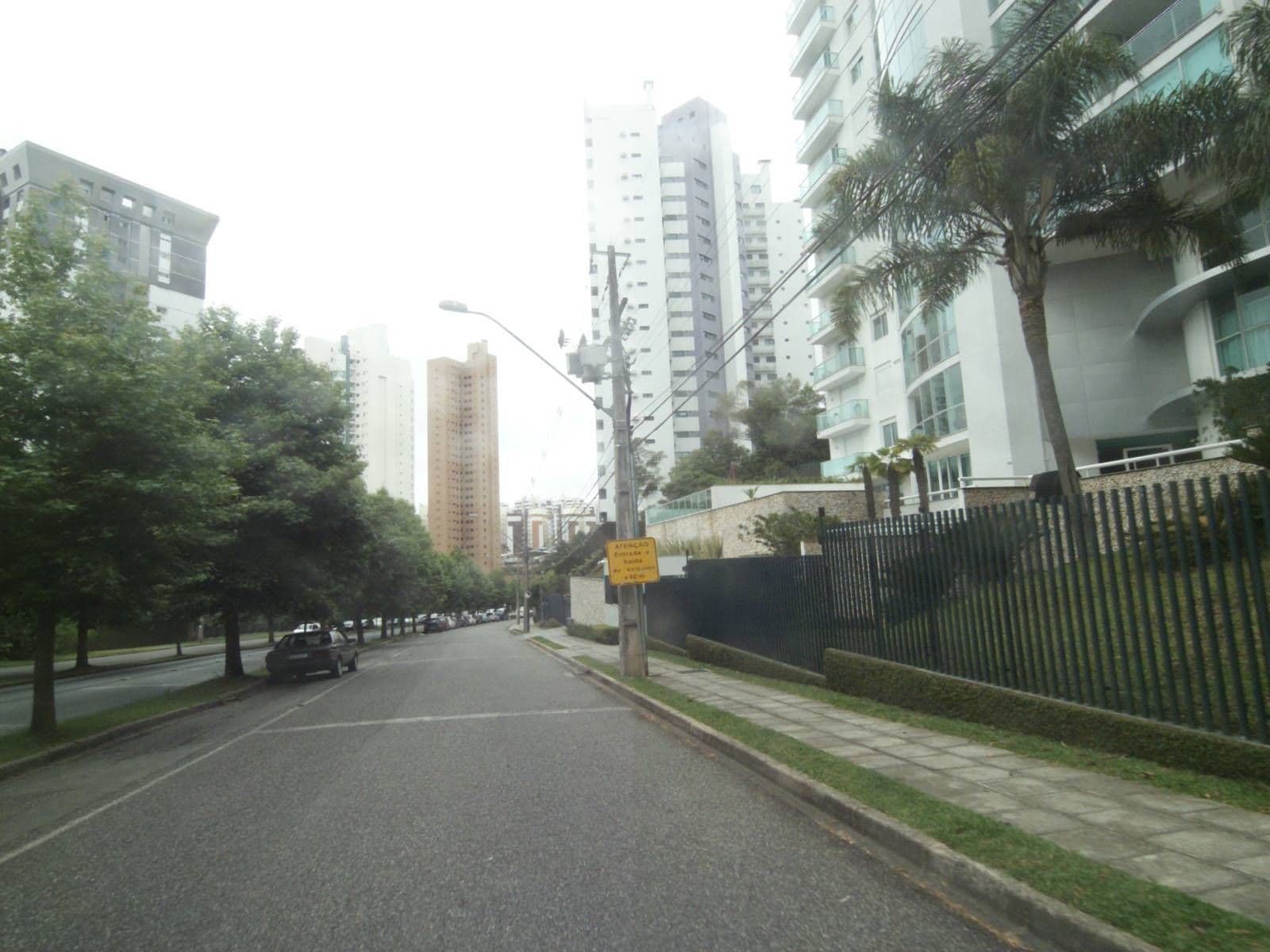 Street view near Chez Moi Relais & Châteaux, Curitiba — © projevias (CC BY-SA · Mapillary)