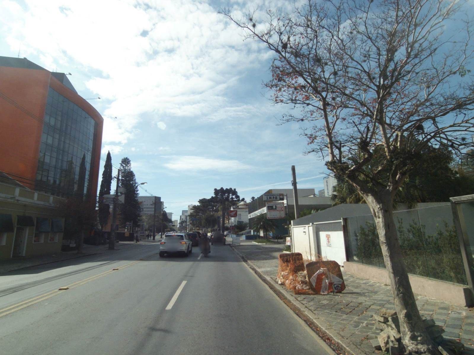 Street view near Harbor Hotel Batel, Curitiba — © projevias (CC BY-SA · Mapillary)