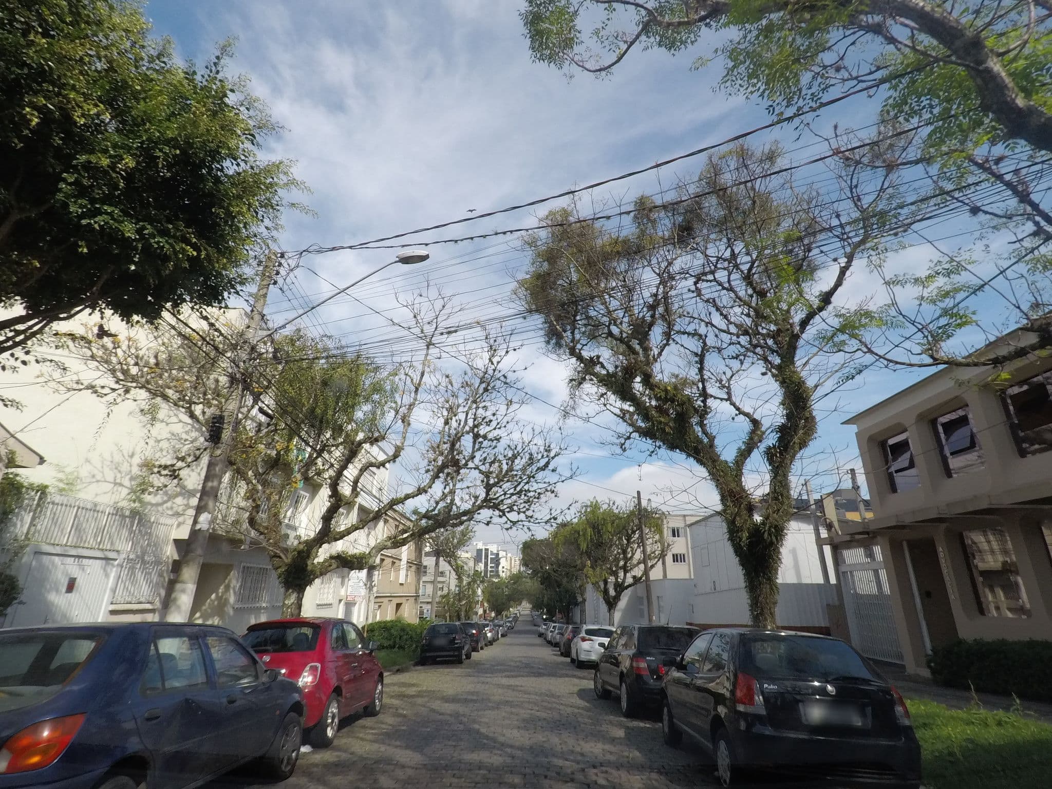 Street view near Piscina Hotel Petras Residense, Curitiba — © marciosampaio (CC BY-SA · Mapillary)