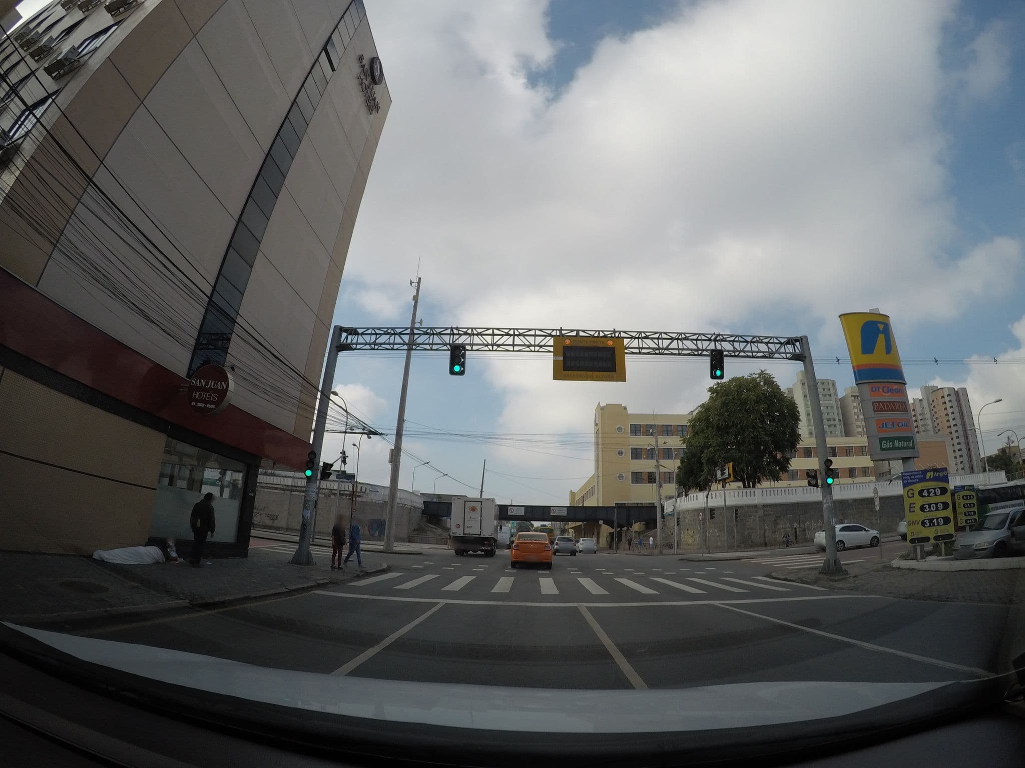 Street view near Hotel Centro Europeu, Curitiba — © marciosampaio (CC BY-SA · Mapillary)