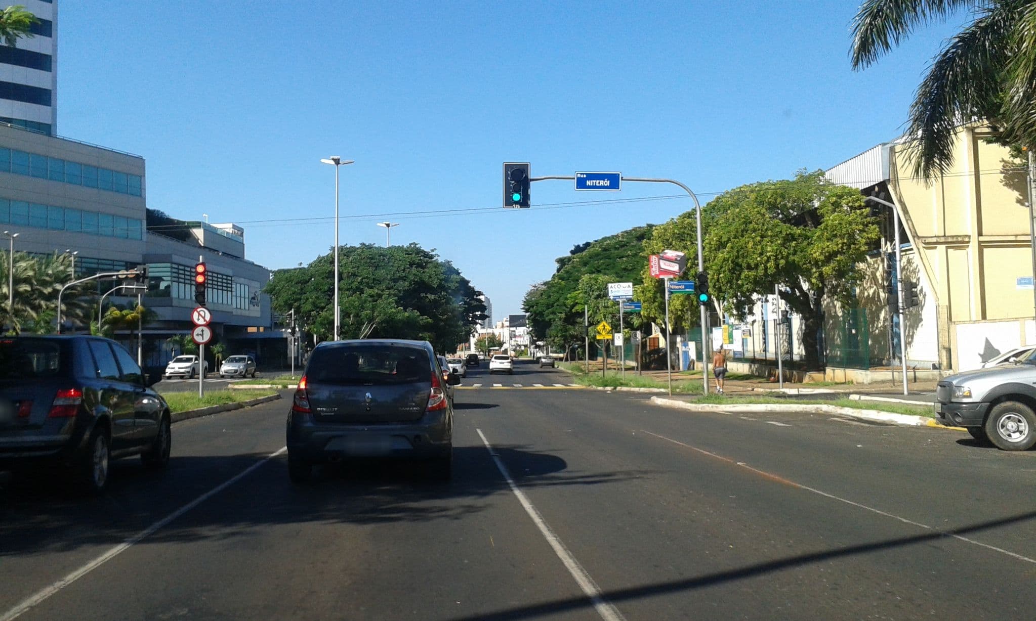 Street view near Villalba Hotel, Uberlândia — © marcos_medeiros (CC BY-SA · Mapillary)
