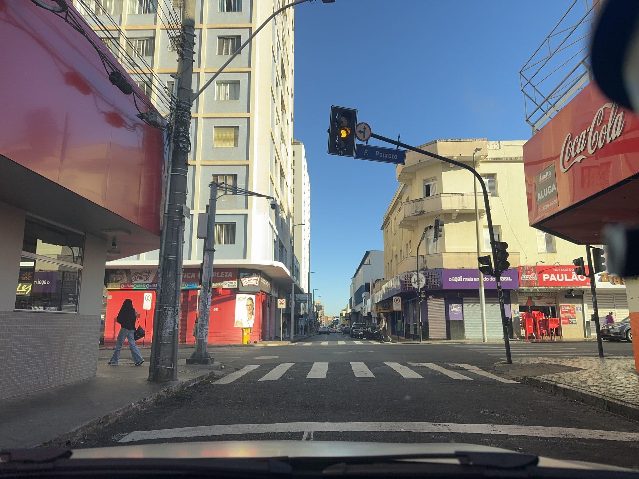 Street view near Parthenon Ilha Bela, Uberlândia — © Resyalk (CC BY-SA · Mapillary)