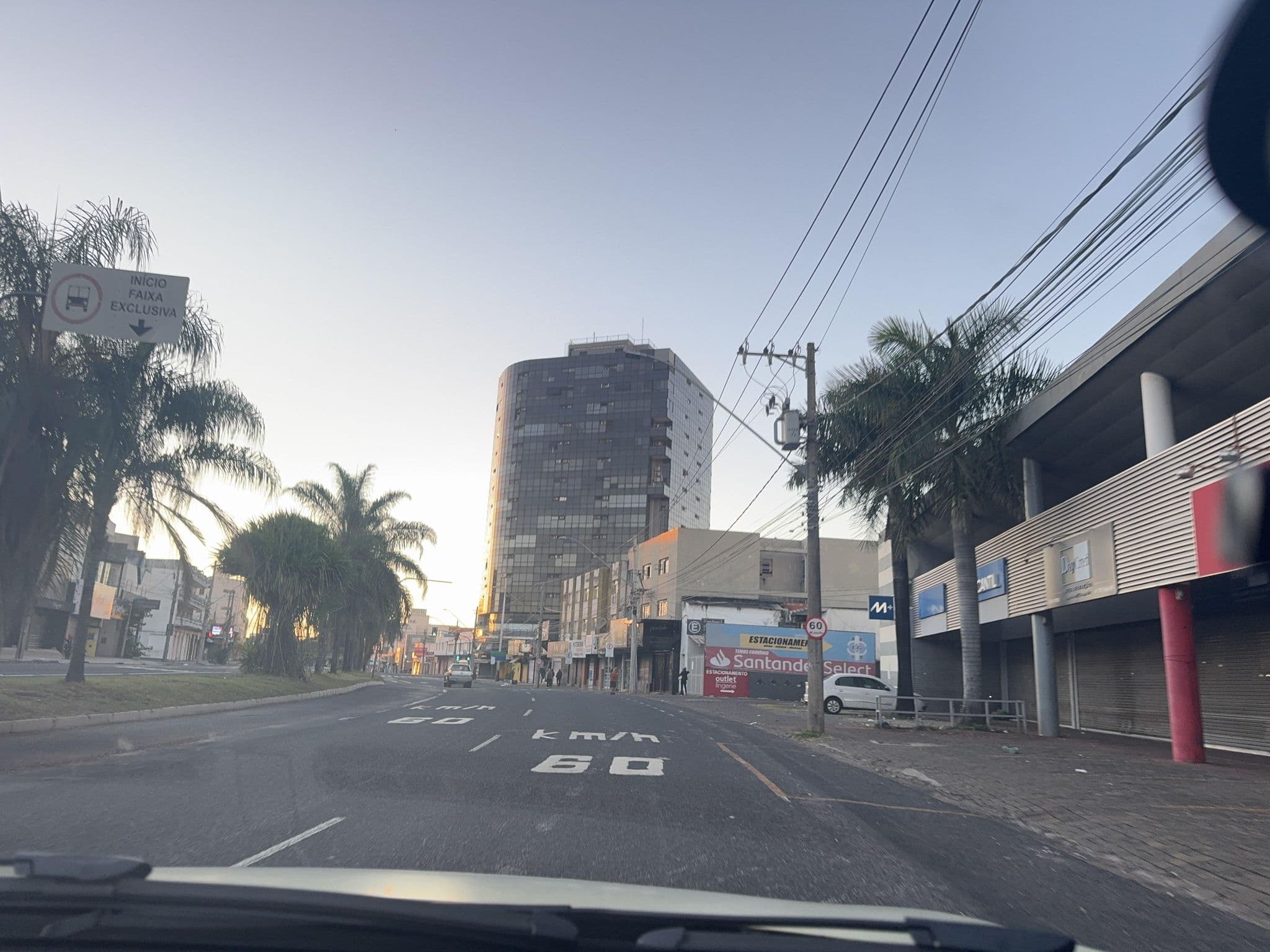 Street view near Eldorado Palace Hotel, Uberlândia — © Resyalk (CC BY-SA · Mapillary)
