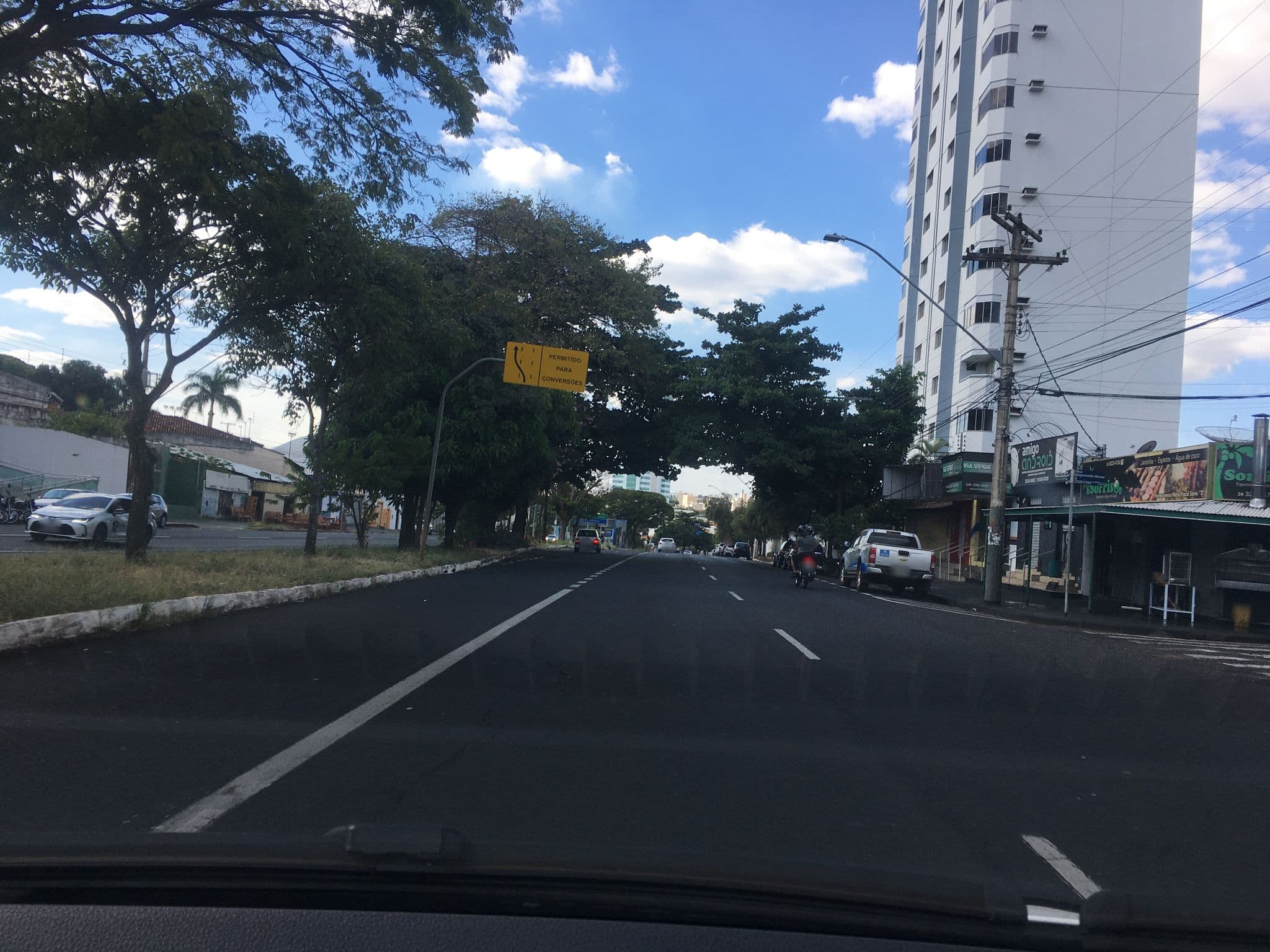 Street view near JVA Hotel, Uberlândia — © leticiavinhal (CC BY-SA · Mapillary)