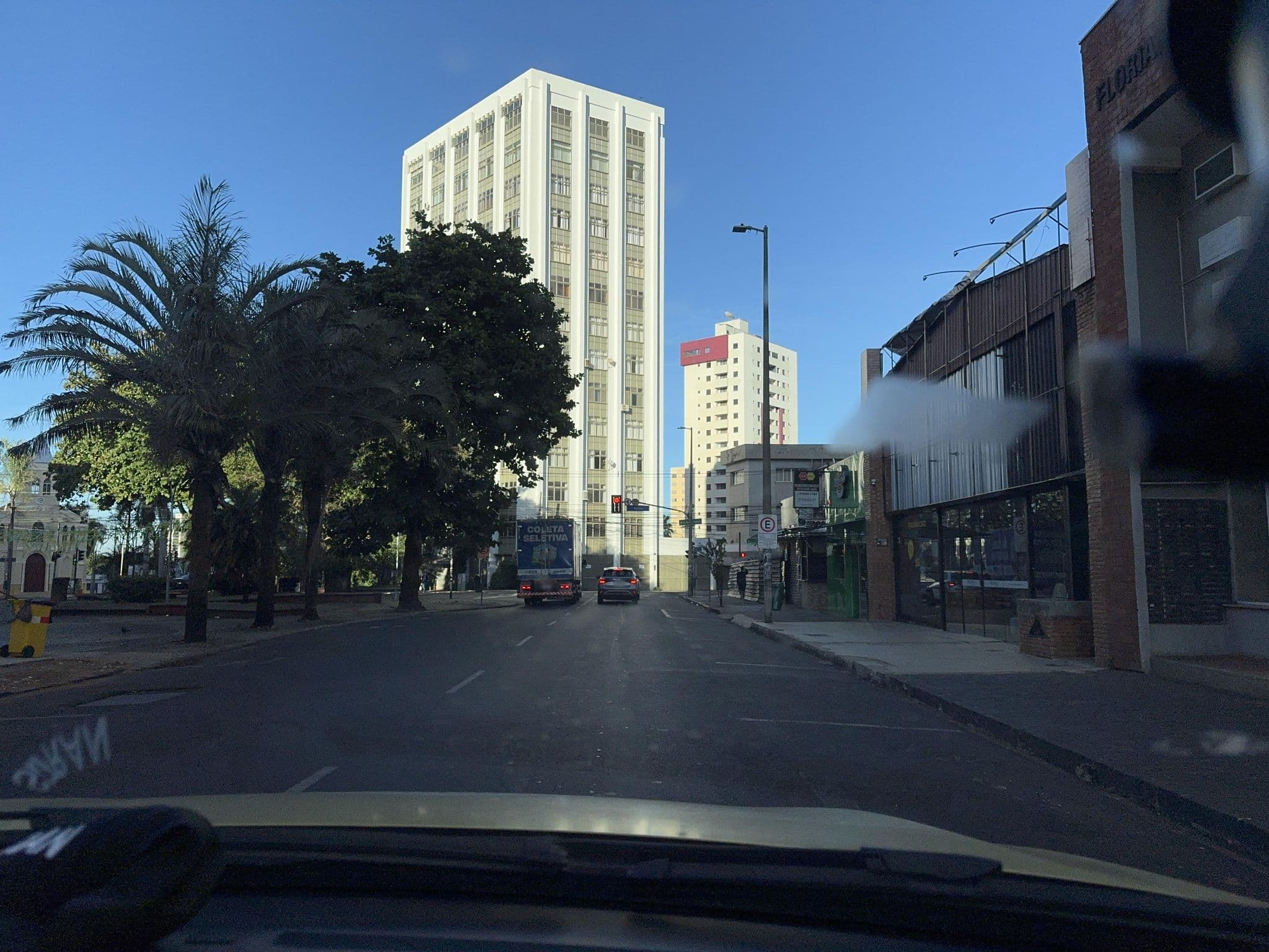 Street view near Hotel Matiz, Uberlândia — © Resyalk (CC BY-SA · Mapillary)