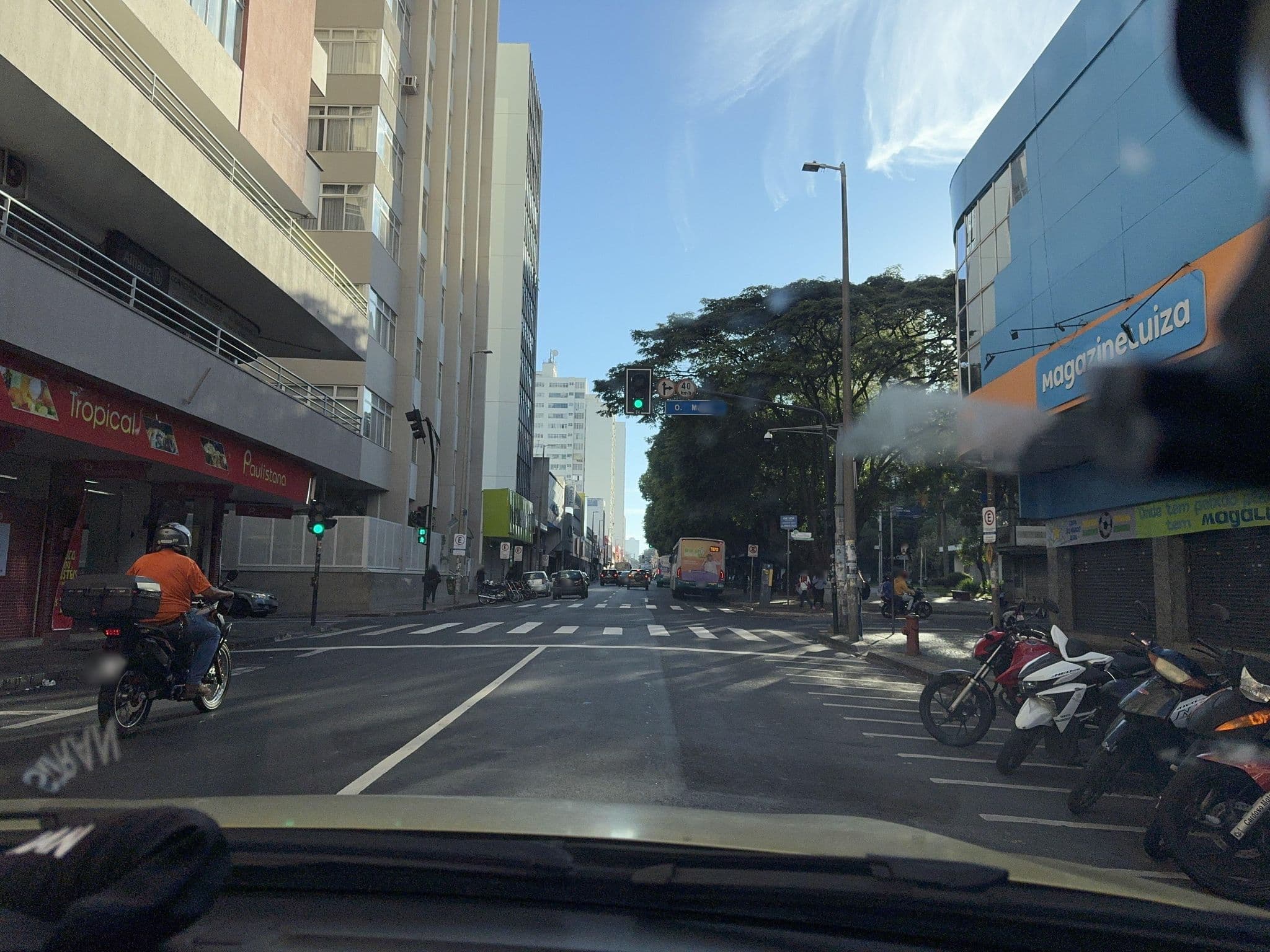 Street view near Hotel da Praça, Uberlândia — © Resyalk (CC BY-SA · Mapillary)