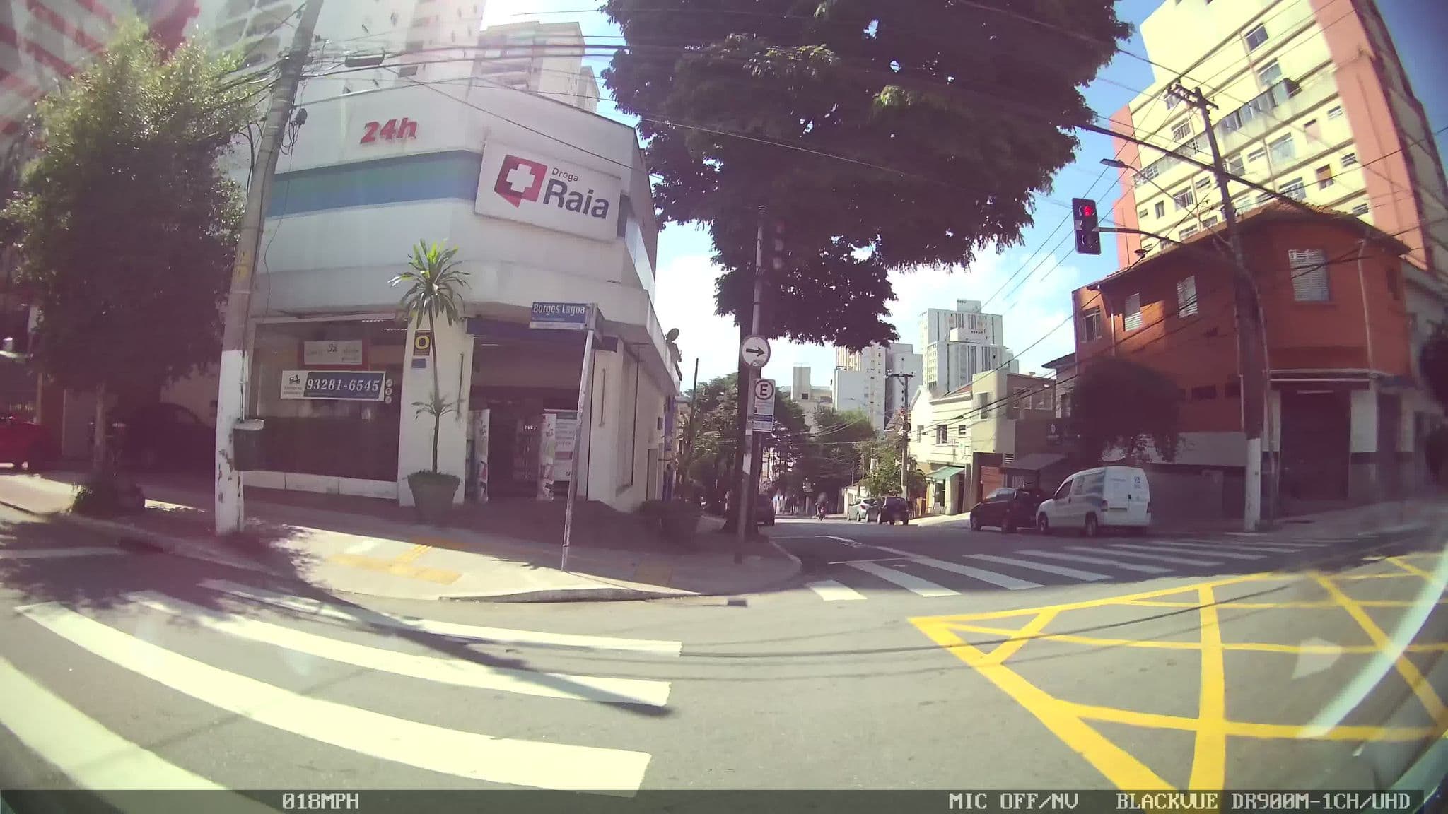 Street view near Vera's Inn, Vila Mariana — © kaart_4 (CC BY-SA · Mapillary)