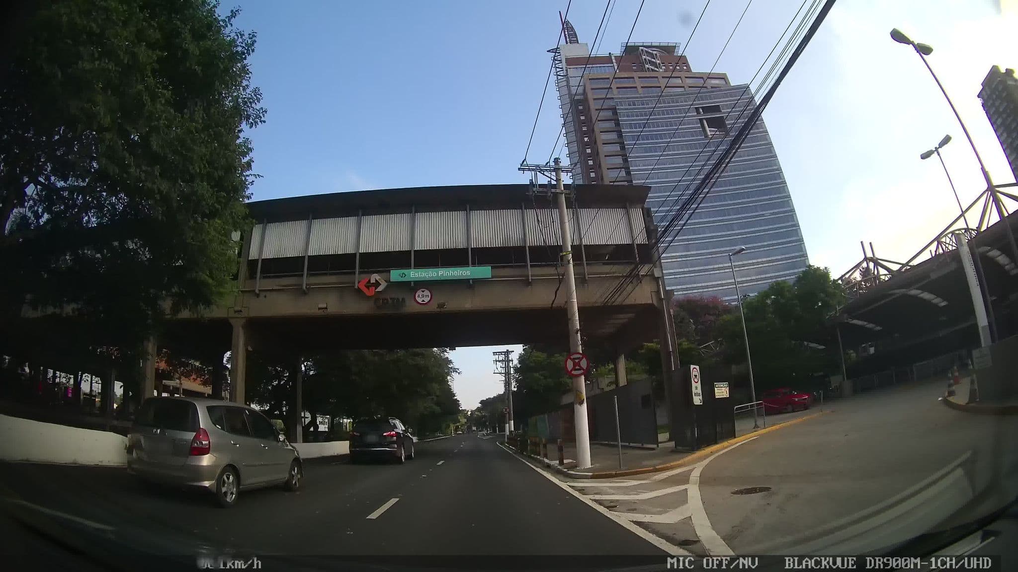 Street view near Esquina Hostel, Pinheiros — © kaart_2 (CC BY-SA · Mapillary)