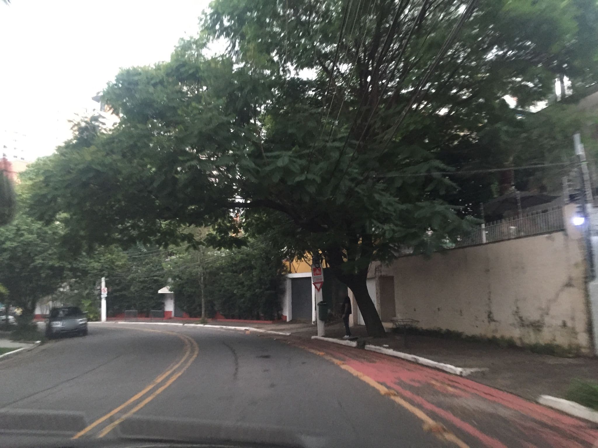 Street view near Hostel Pacaembú, Consolação — © cookry (CC BY-SA · Mapillary)