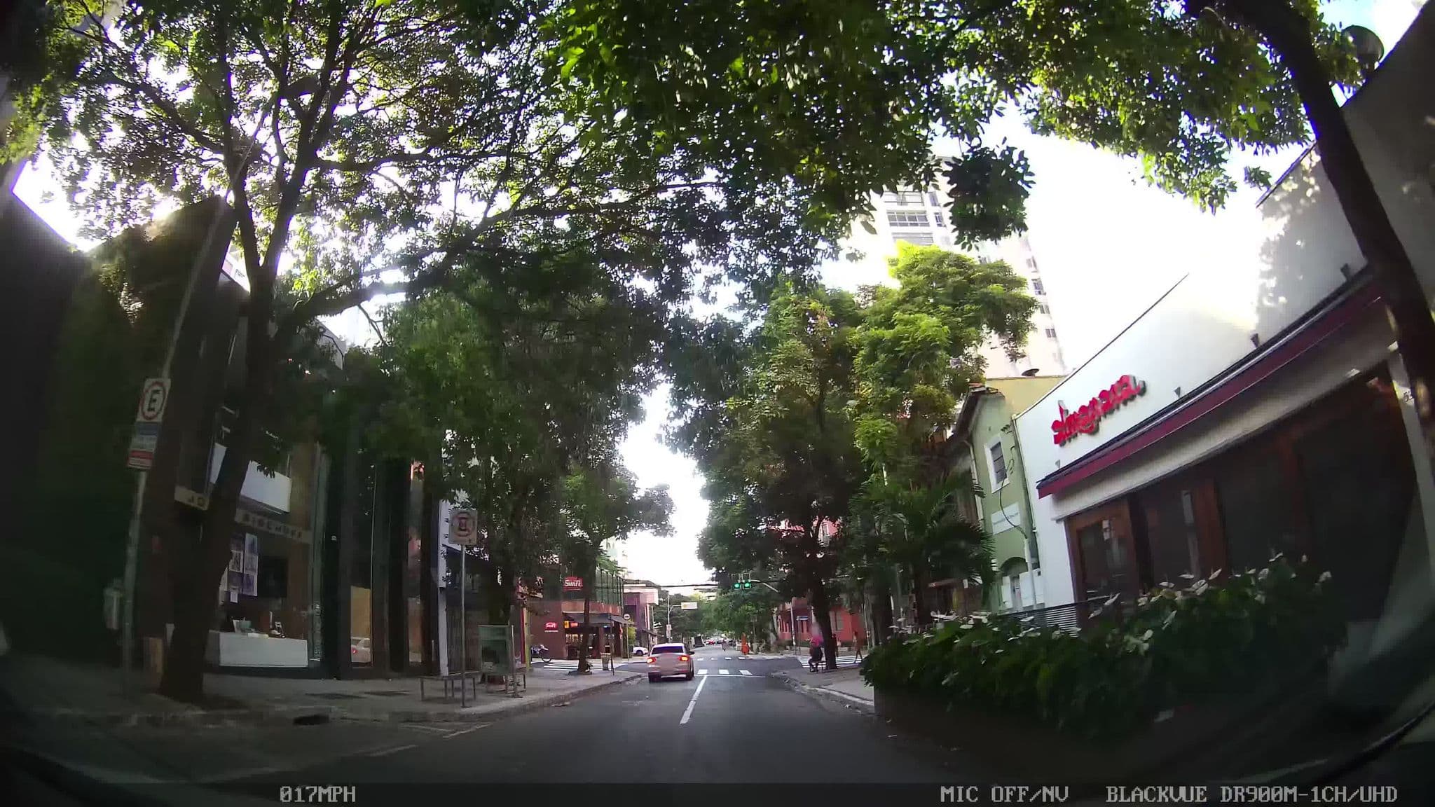Street view near Regent Park Suite Hotel, Jardim Paulista — © kaart_4 (CC BY-SA · Mapillary)