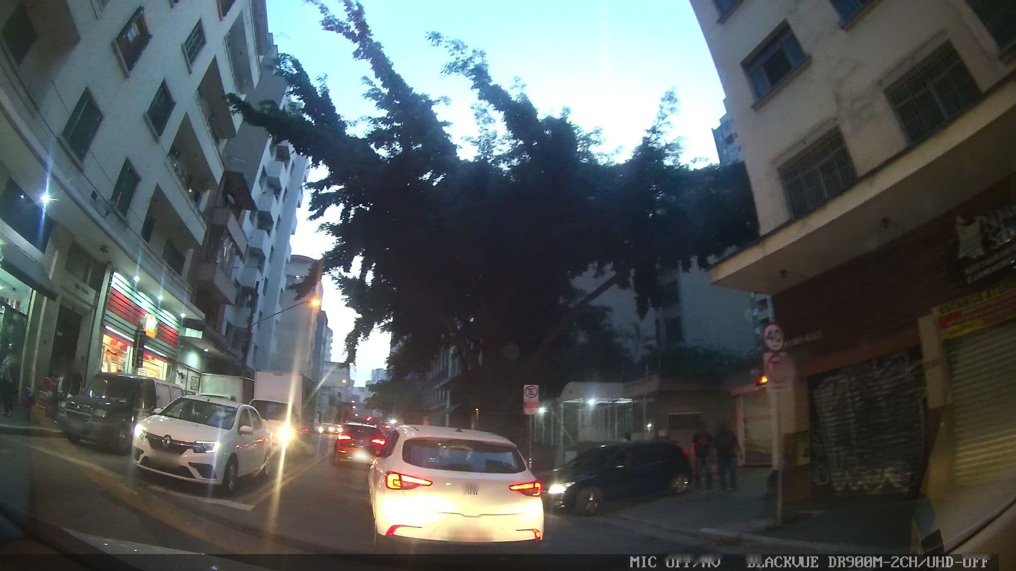 Street view near Hotel Unique, Republica — © marciosampaio (CC BY-SA · Mapillary)