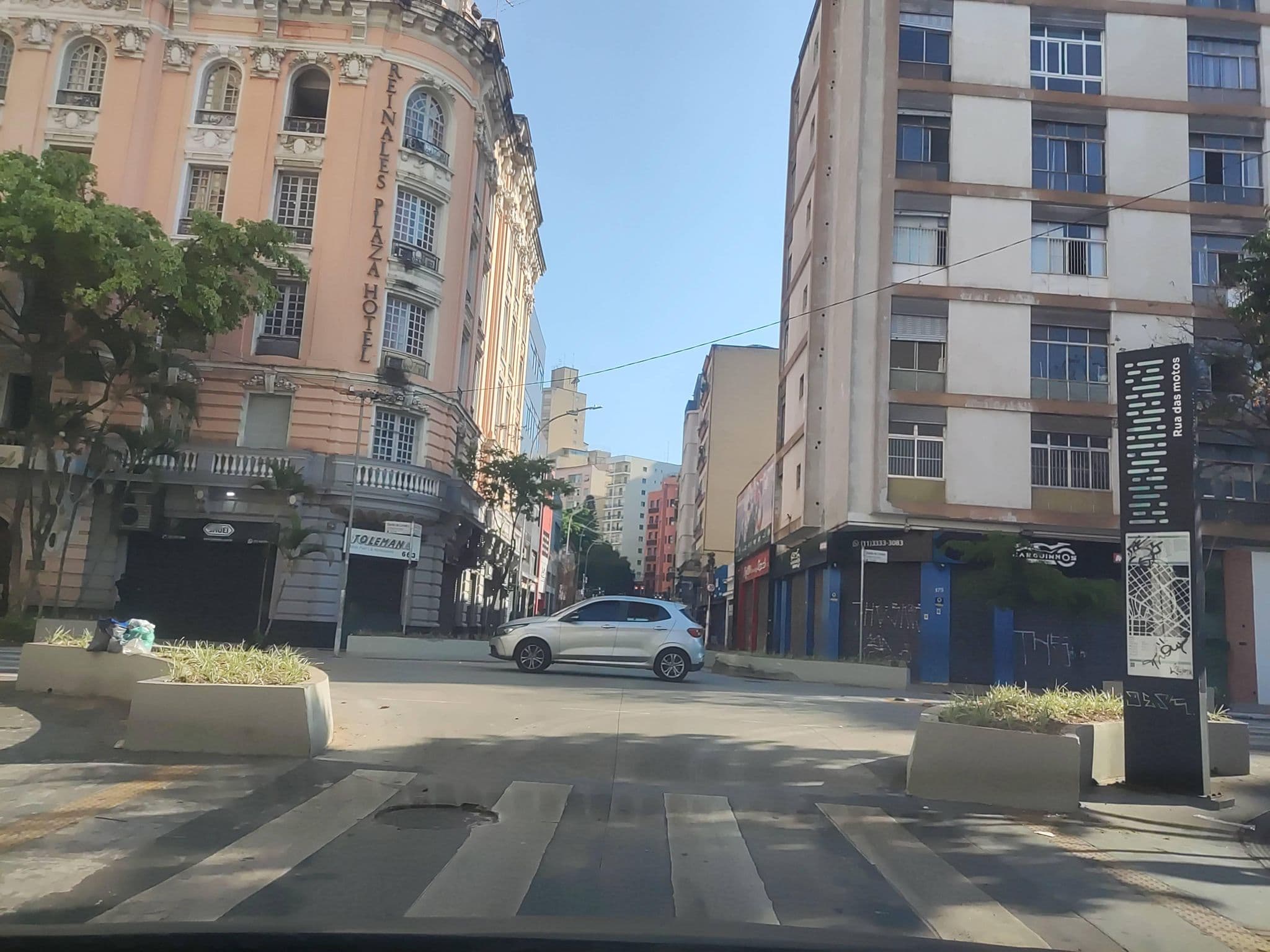 Street view near Hotel Ferrari, Republica — © quionzo (CC BY-SA · Mapillary)