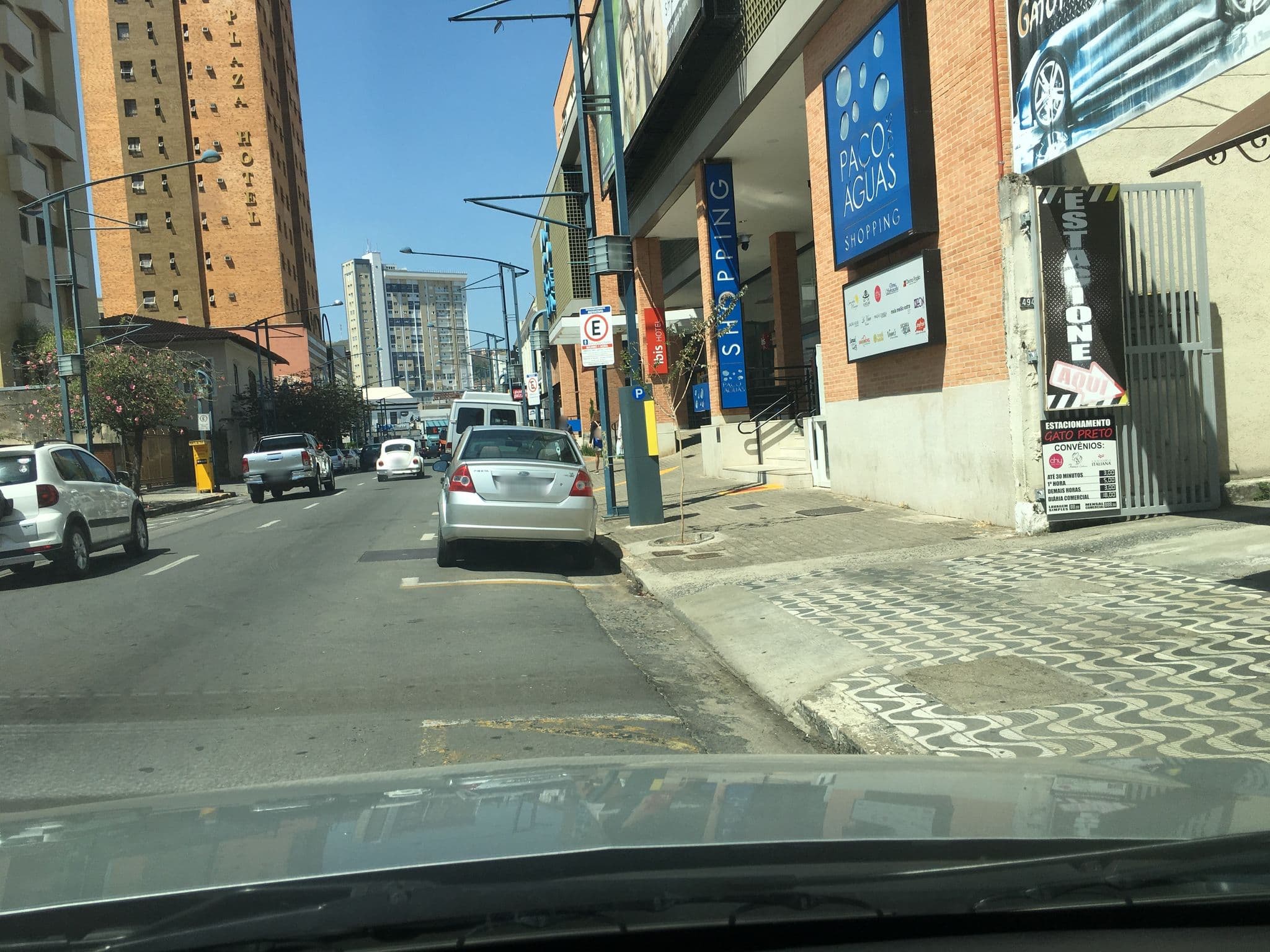Street view near ibis Poços de Caldas, Poços de Caldas — © ericdanieldavid (CC BY-SA · Mapillary)