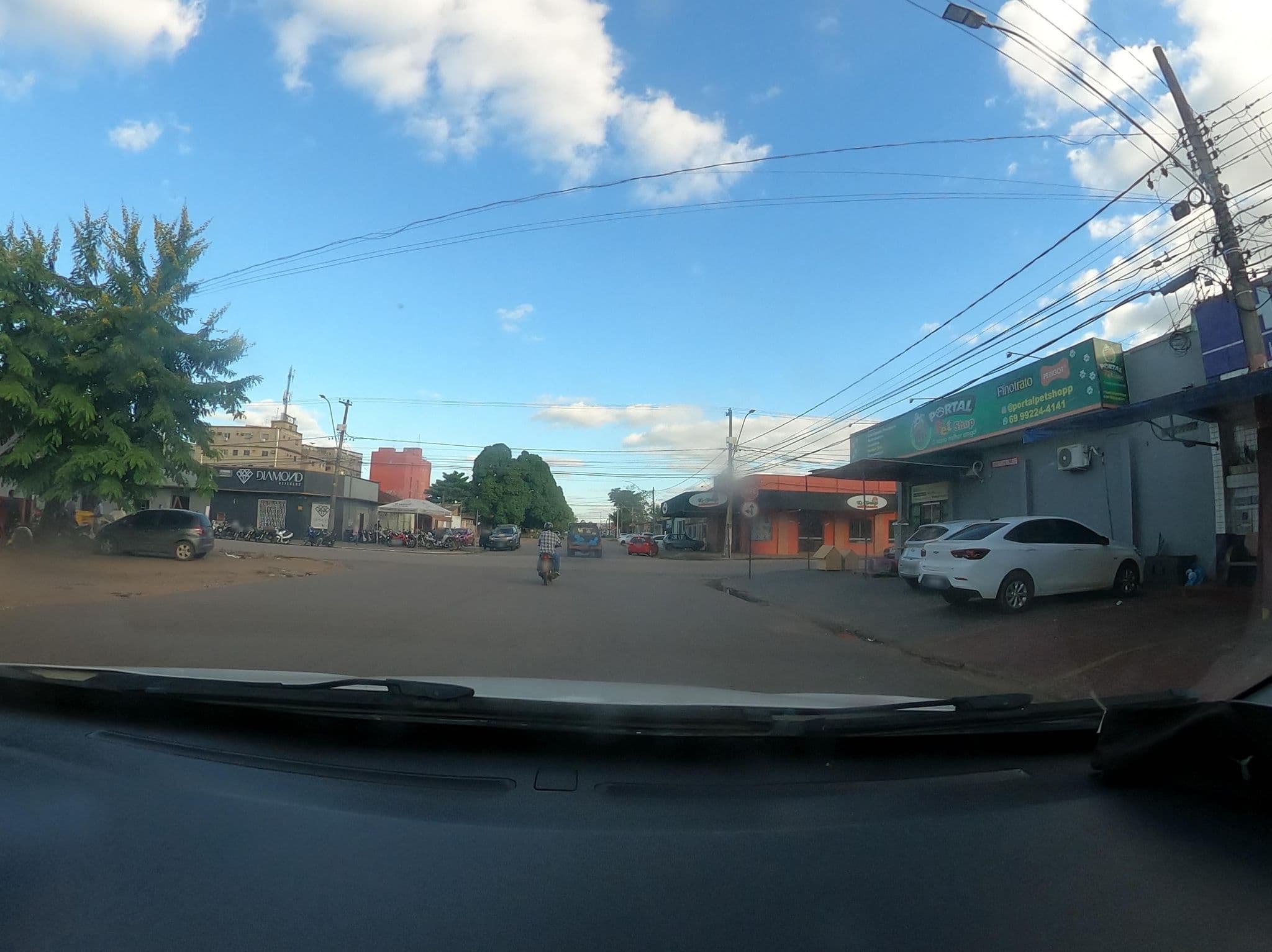 Street view near Hotel Paraiso, Porto Velho — © jaderbavaresco (CC BY-SA · Mapillary)
