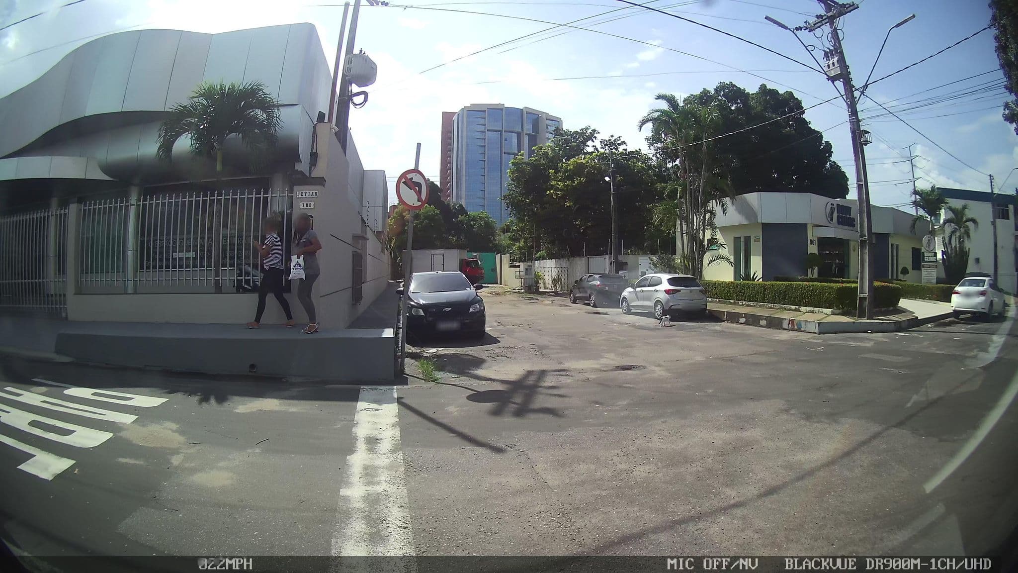 Street view near Delfos Parque, Manaus — © kaart_1 (CC BY-SA · Mapillary)