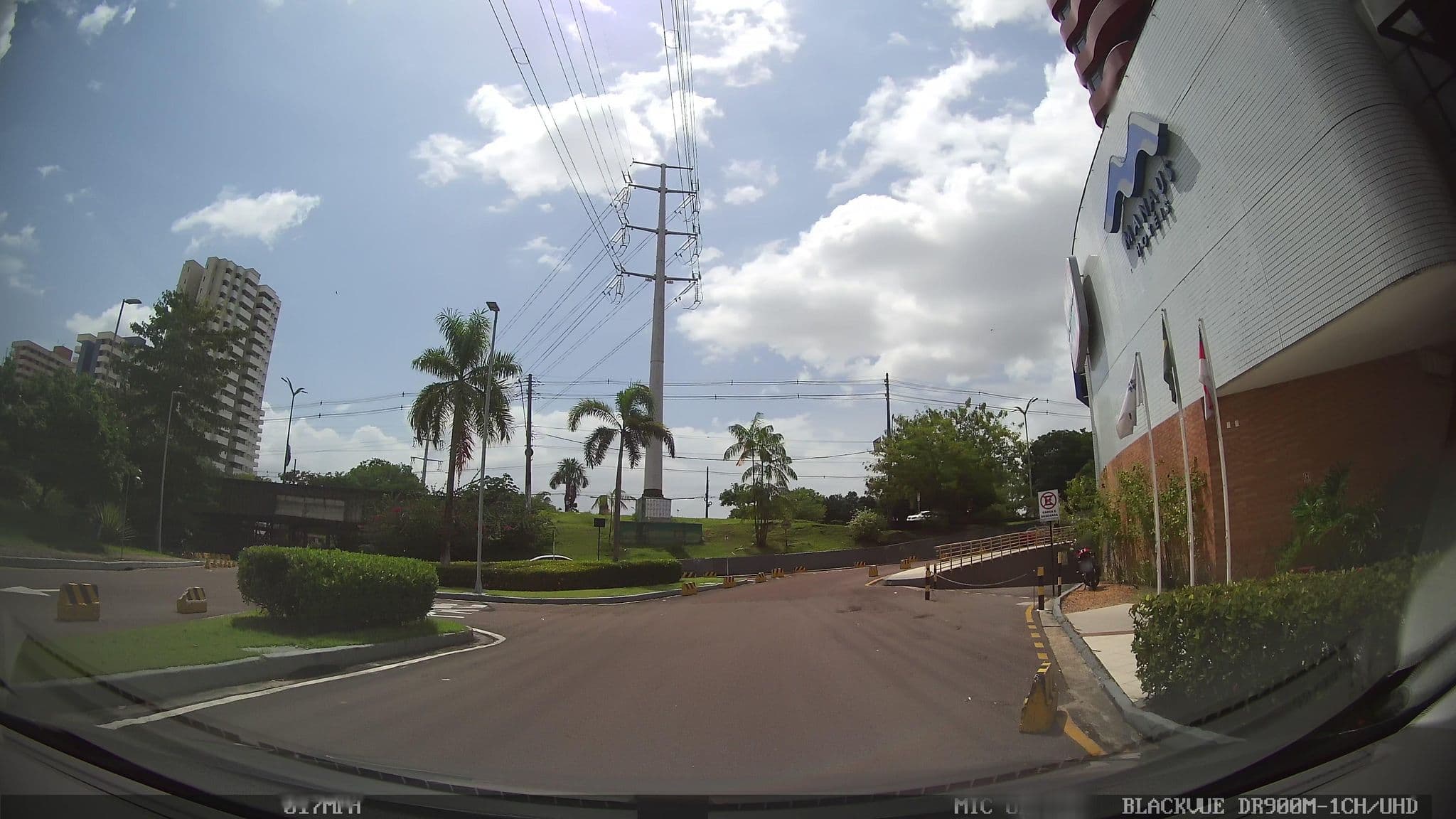Street view near Hotel Millennium, Manaus — © kaart_1 (CC BY-SA · Mapillary)