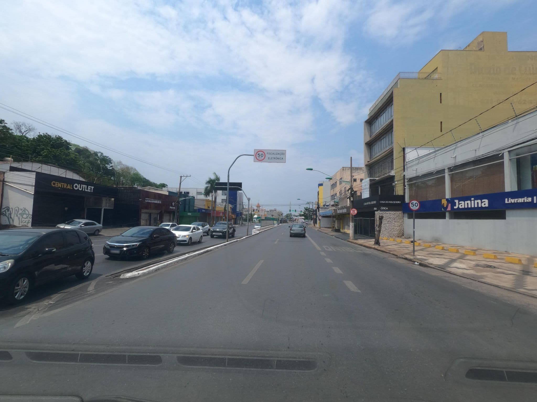 Street view near Hotel Brasil, Cuiabá — © MuitoAlemdasFronteiras (CC BY-SA · Mapillary)