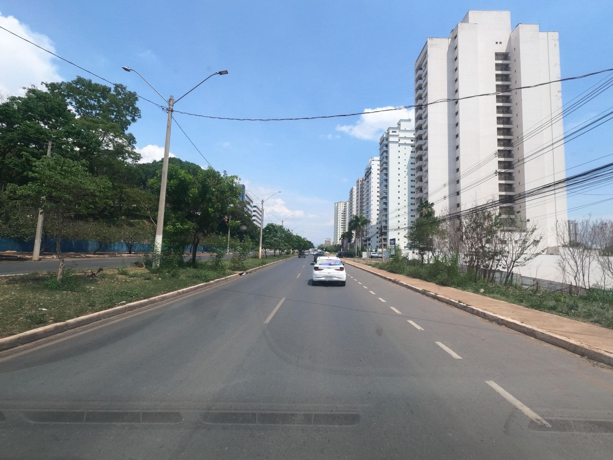 Street view near Comfort Hotel Cuiabá, Cuiabá — © MuitoAlemdasFronteiras (CC BY-SA · Mapillary)
