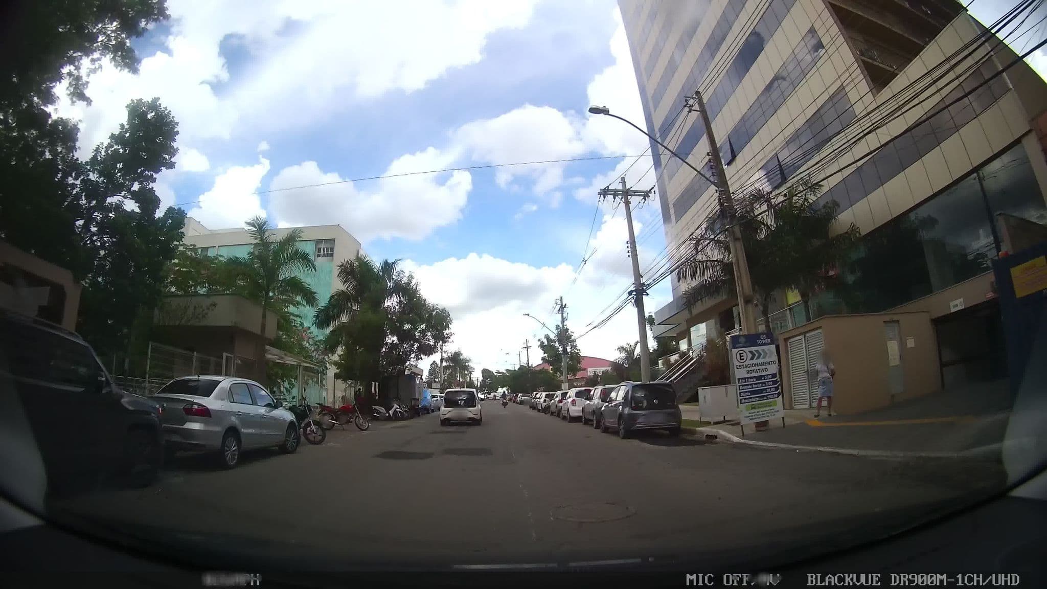 Street view near QS TWO HANDS, Goiânia — © kaart_4 (CC BY-SA · Mapillary)