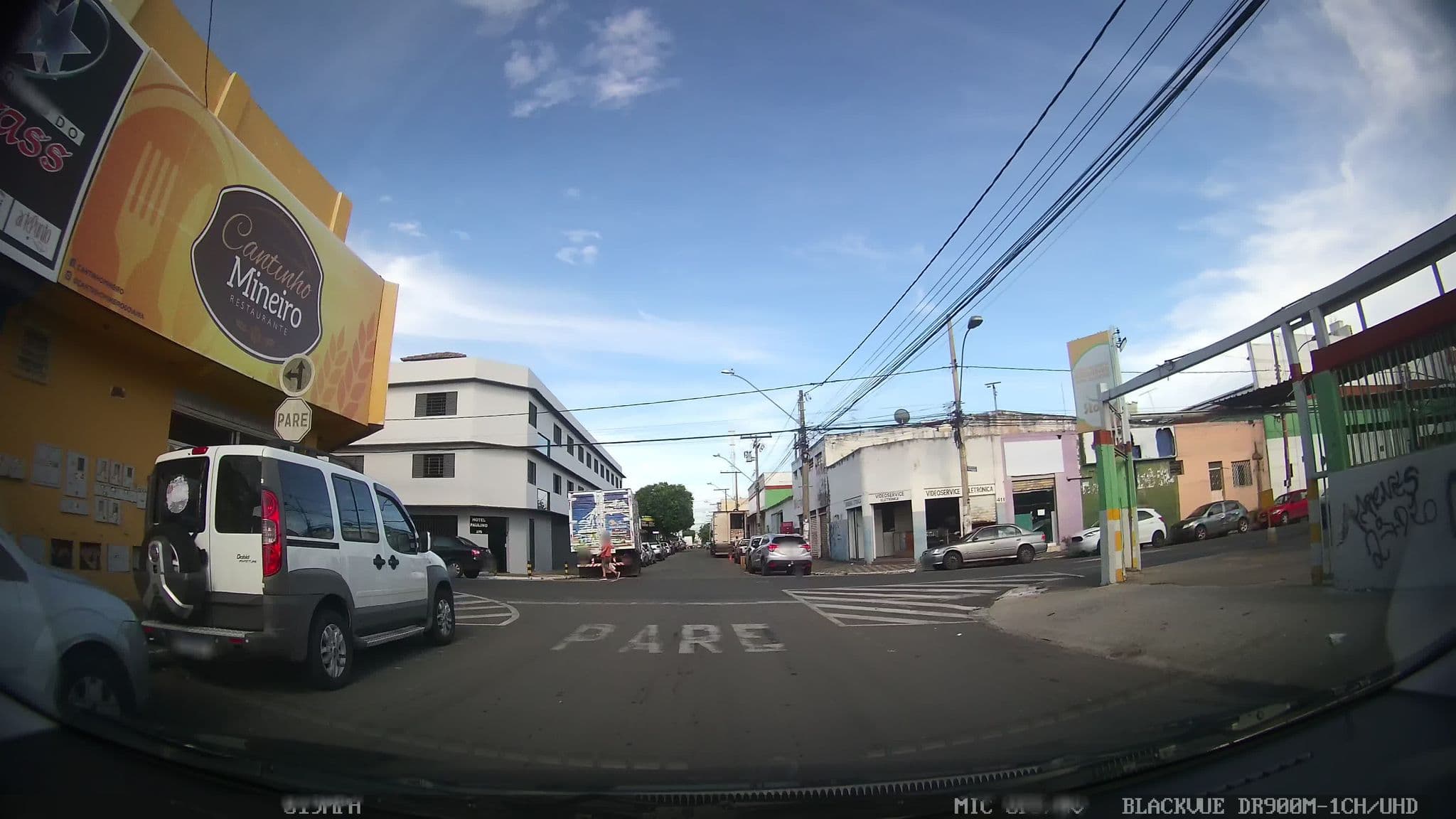 Street view near Hotel Paulino, Goiânia — © kaart_4 (CC BY-SA · Mapillary)
