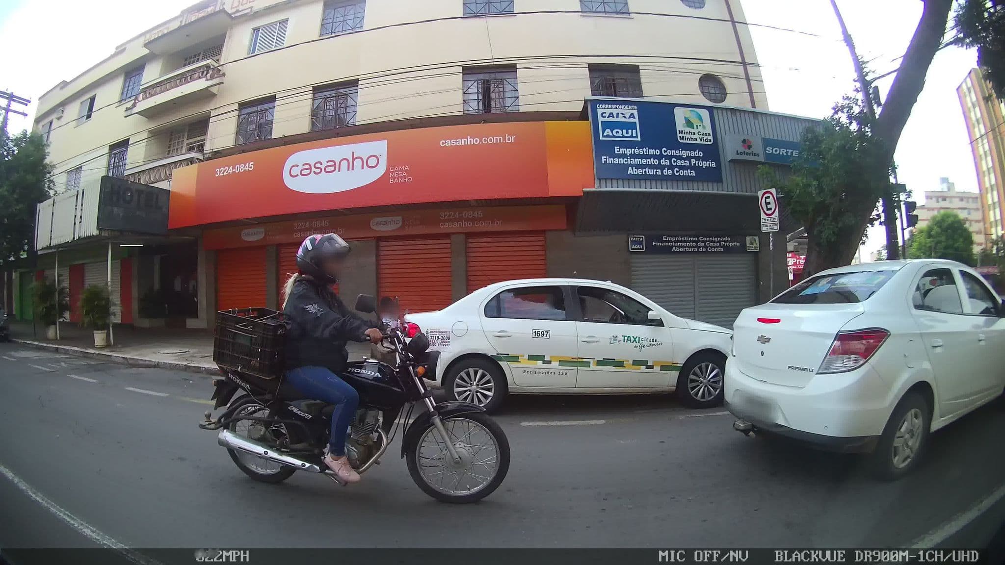 Street view near Hotel Dom Bosco, Goiânia — © kaart_4 (CC BY-SA · Mapillary)