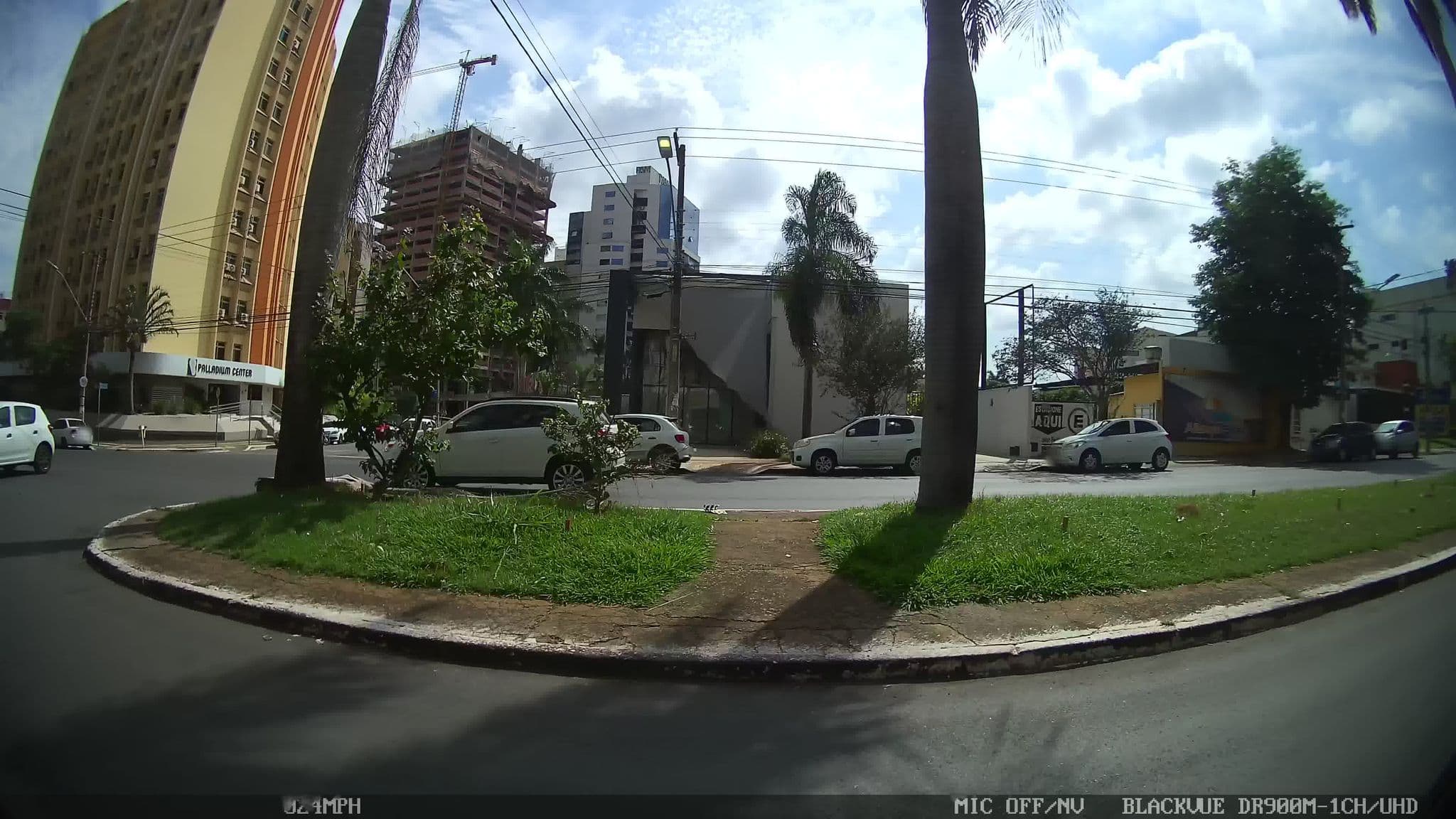Street view near BHG Hotel, Goiânia — © kaart_4 (CC BY-SA · Mapillary)