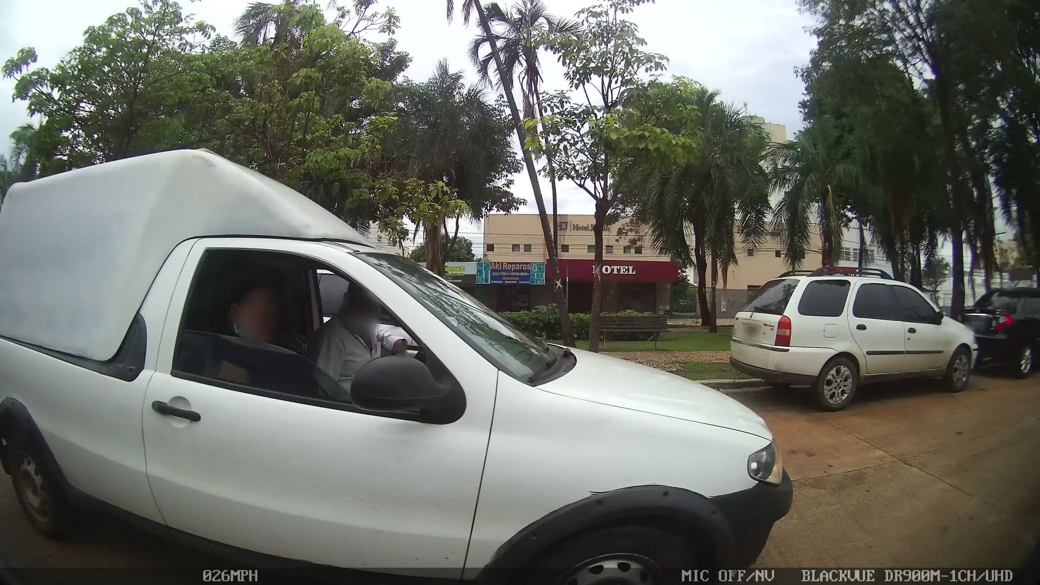 Street view near Hotel Bourbon, Goiânia — © kaart_4 (CC BY-SA · Mapillary)