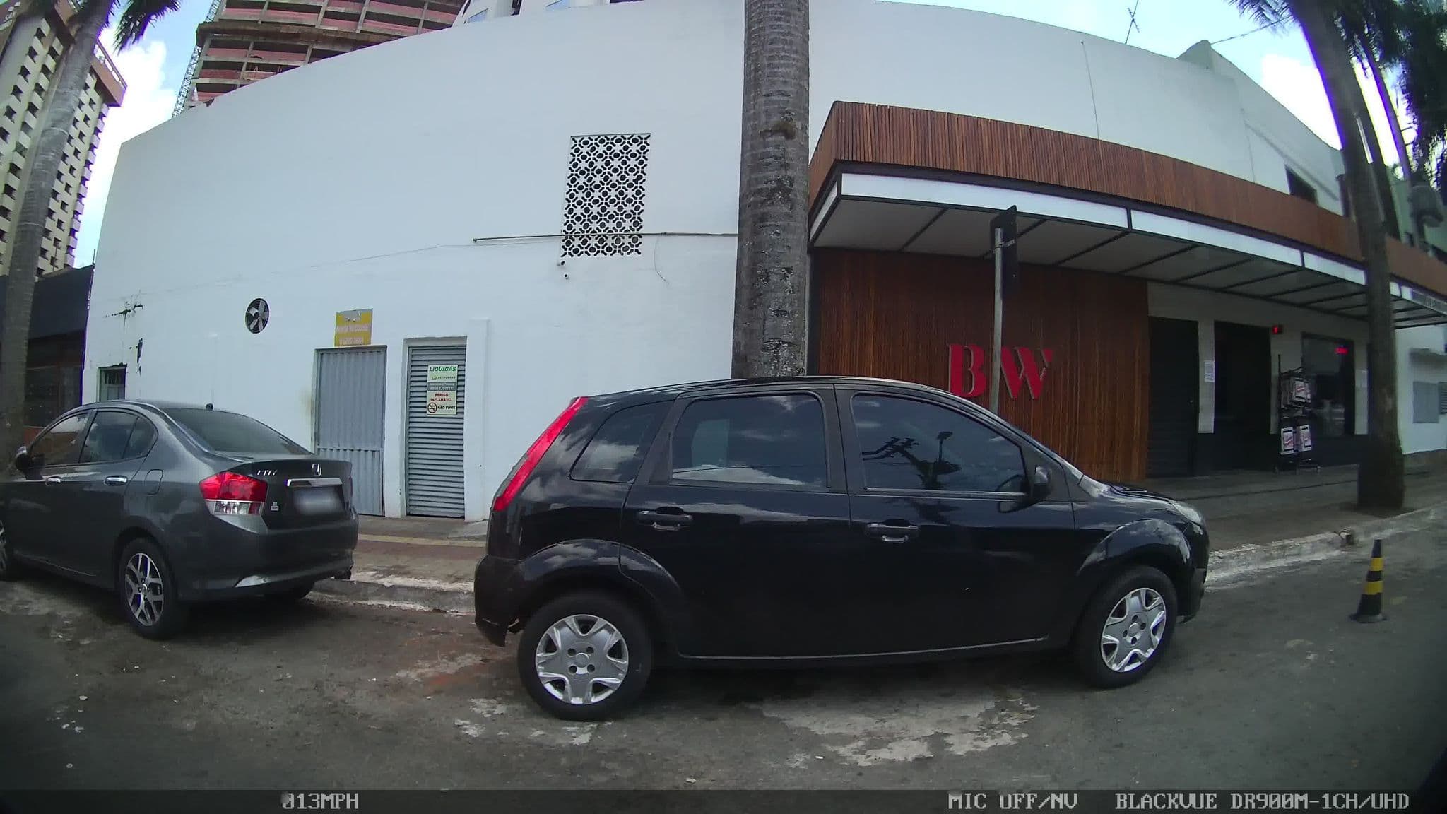Street view near Tamandare Plaza Goiania, Goiânia — © kaart_4 (CC BY-SA · Mapillary)