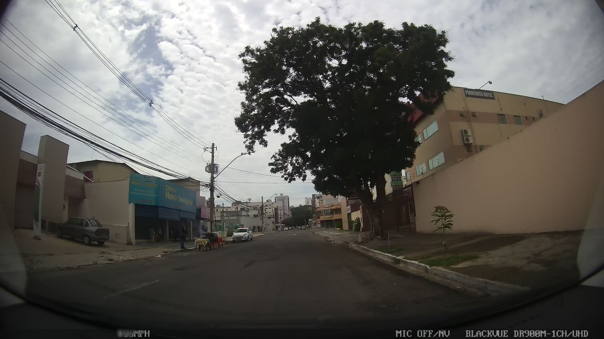 Street view near Pinheiros Hotel, Goiânia — © kaart_4 (CC BY-SA · Mapillary)