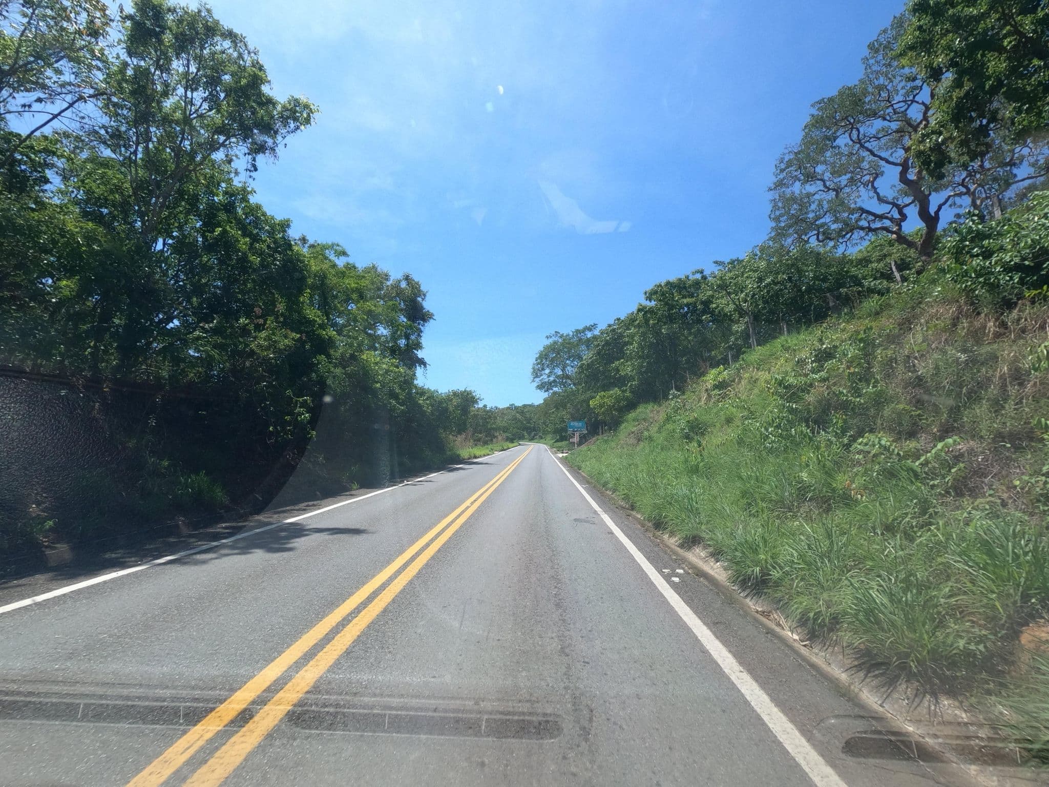 Street view near Pousada Cascata de Pedra, Pirenópolis — © MuitoAlemdasFronteiras (CC BY-SA · Mapillary)