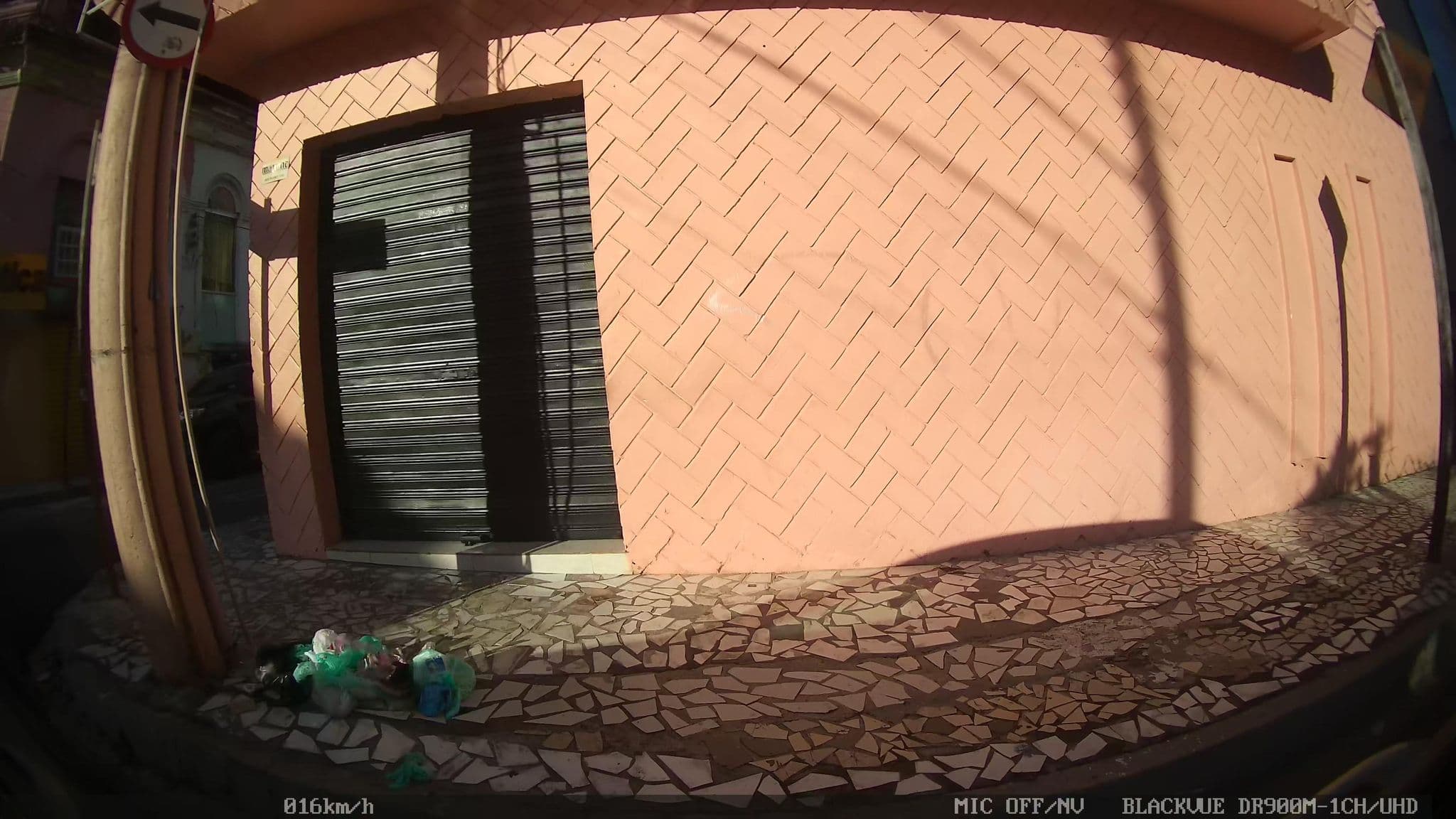 Street view near Apartamento 701 - Tulip Inn, Belém — © kaart_2 (CC BY-SA · Mapillary)