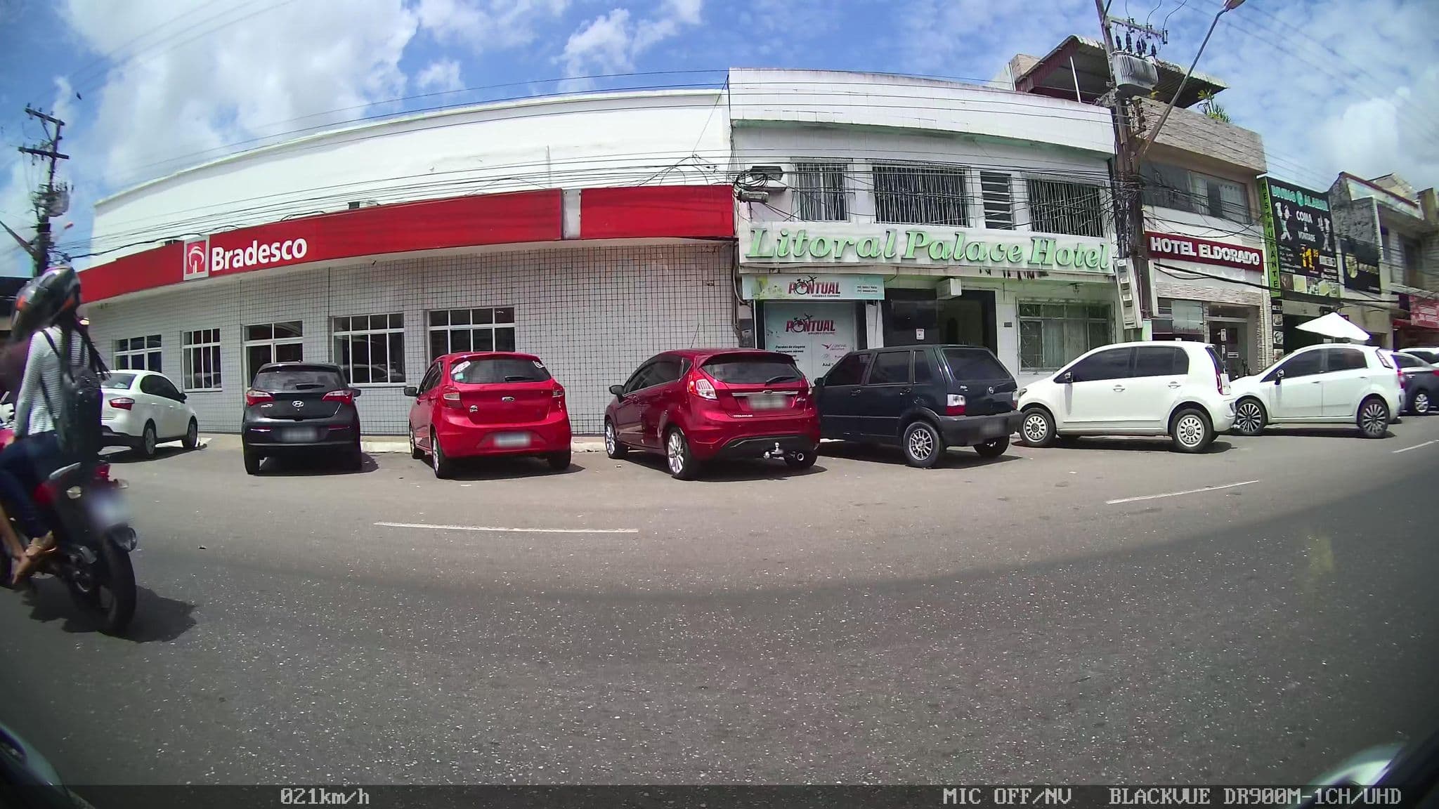 Street view near Hotel Eldorado, Belém — © kaart_2 (CC BY-SA · Mapillary)