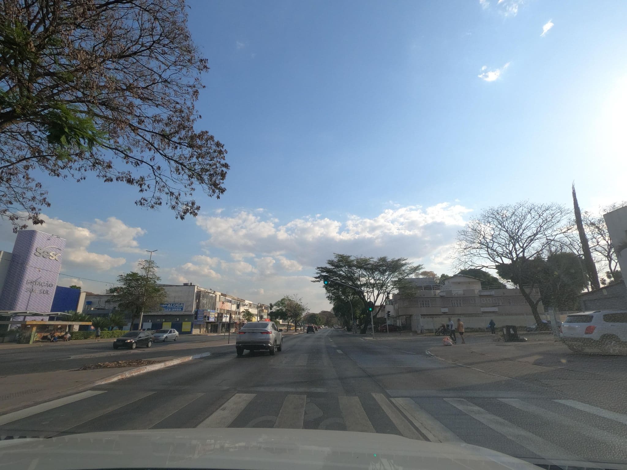Street view near Hostel Fênix, Plano Piloto — © MuitoAlemdasFronteiras (CC BY-SA · Mapillary)
