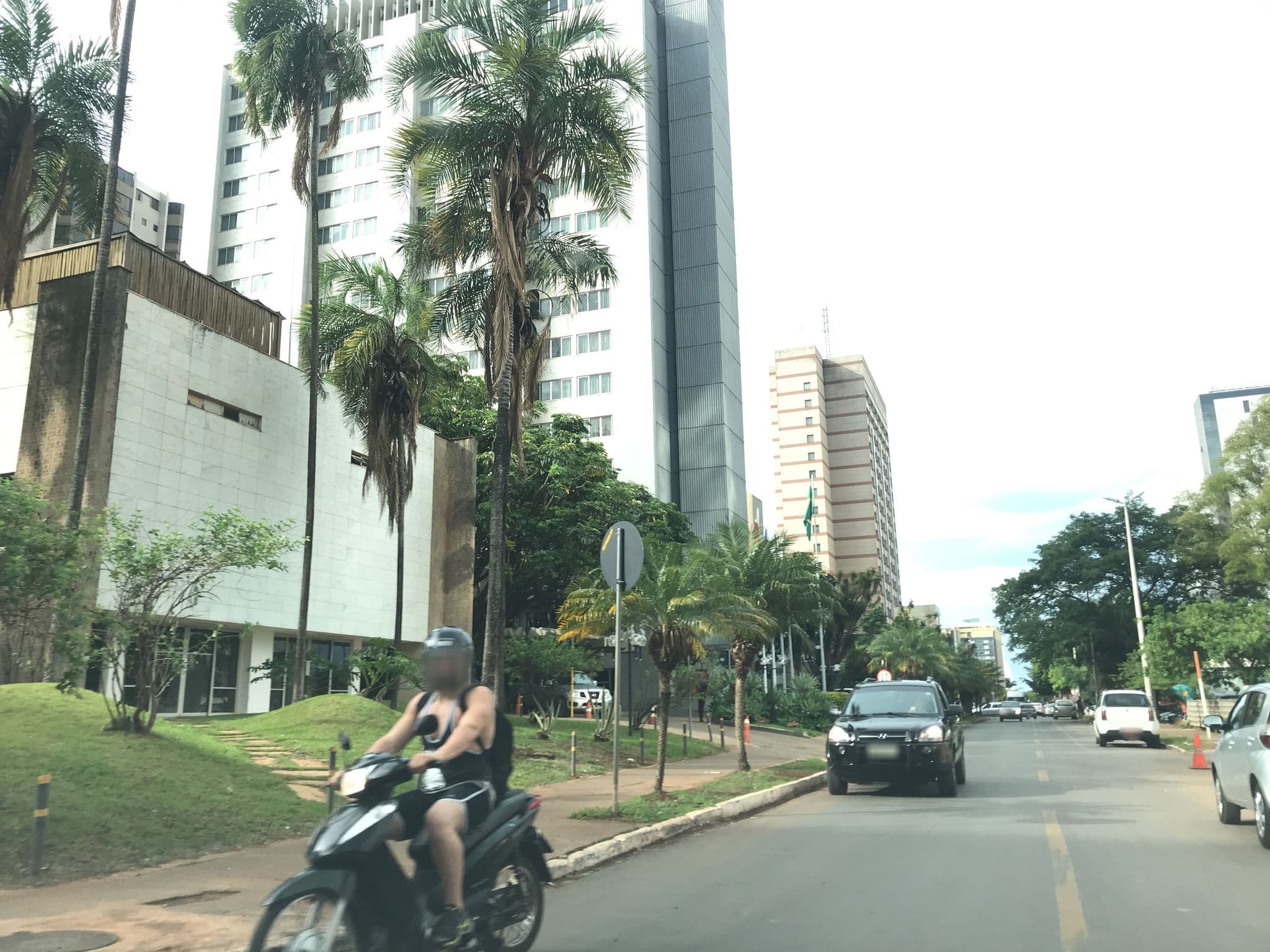 Street view near Restaurante, Plano Piloto — © wesleygmartins (CC BY-SA · Mapillary)