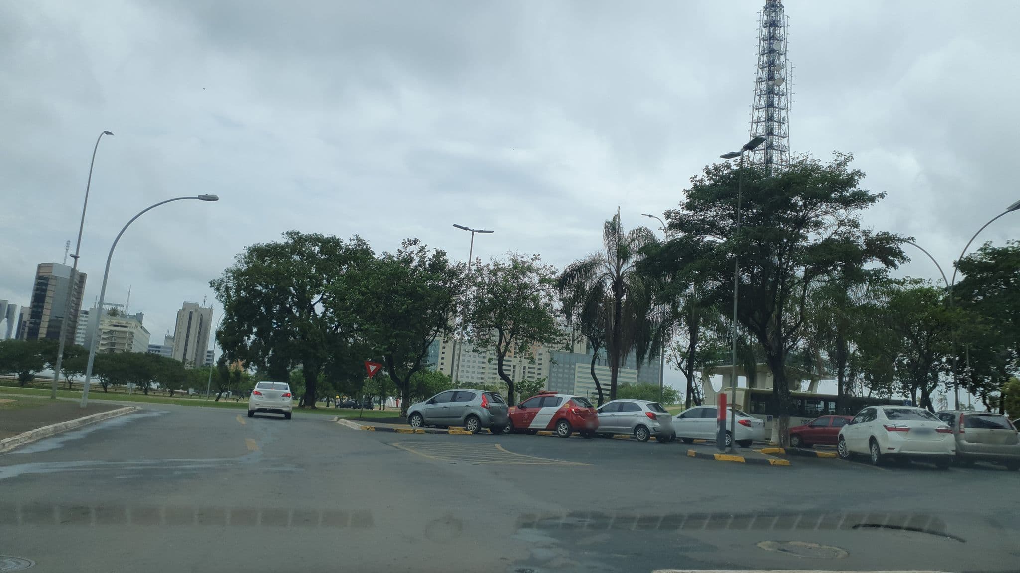 Street view near Intercontinental hotels and resorts, Plano Piloto — © ernesto77 (CC BY-SA · Mapillary)