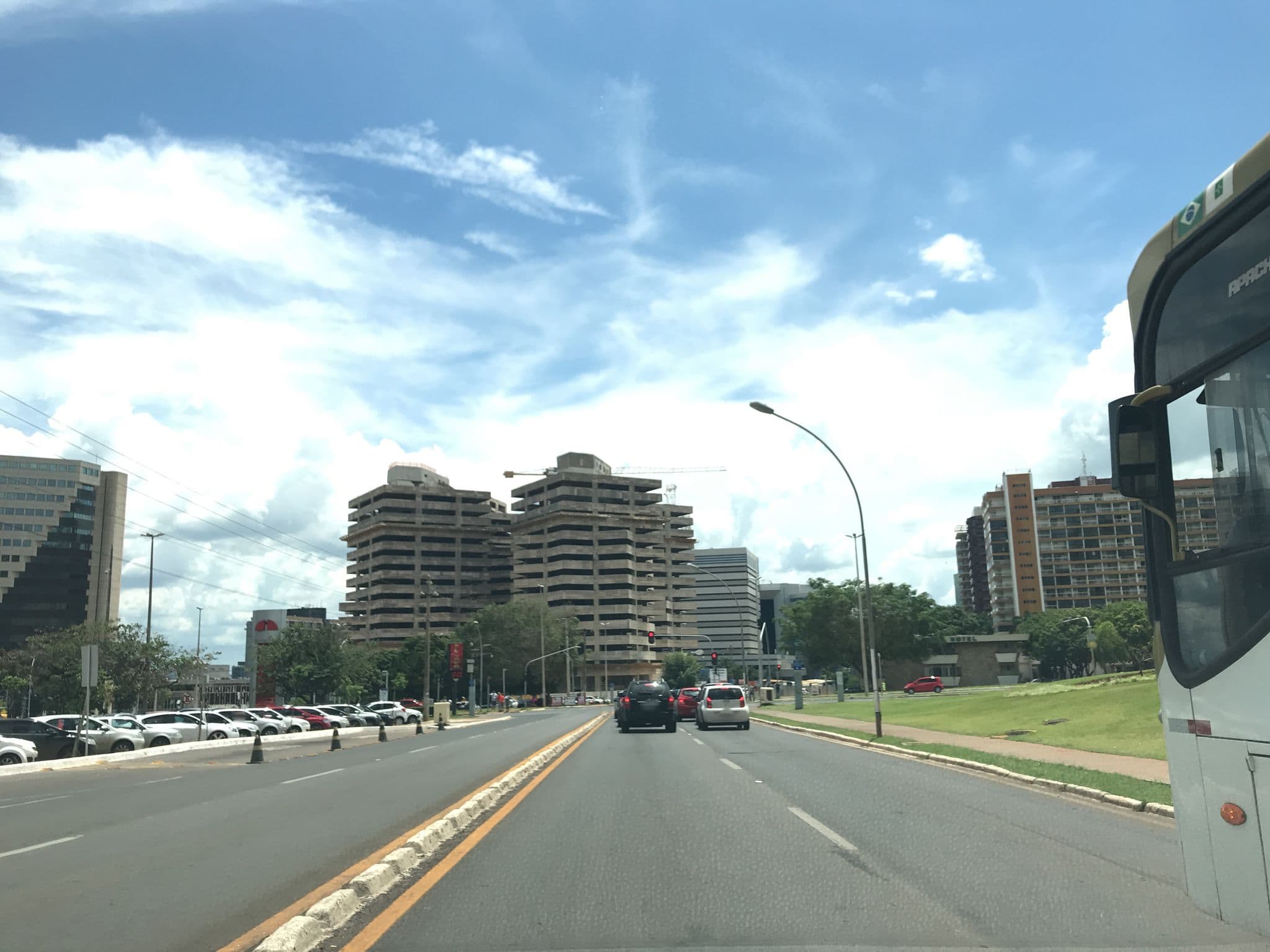 Street view near Cullinan Luxury Hotel & Convention, Plano Piloto — © wesleygmartins (CC BY-SA · Mapillary)