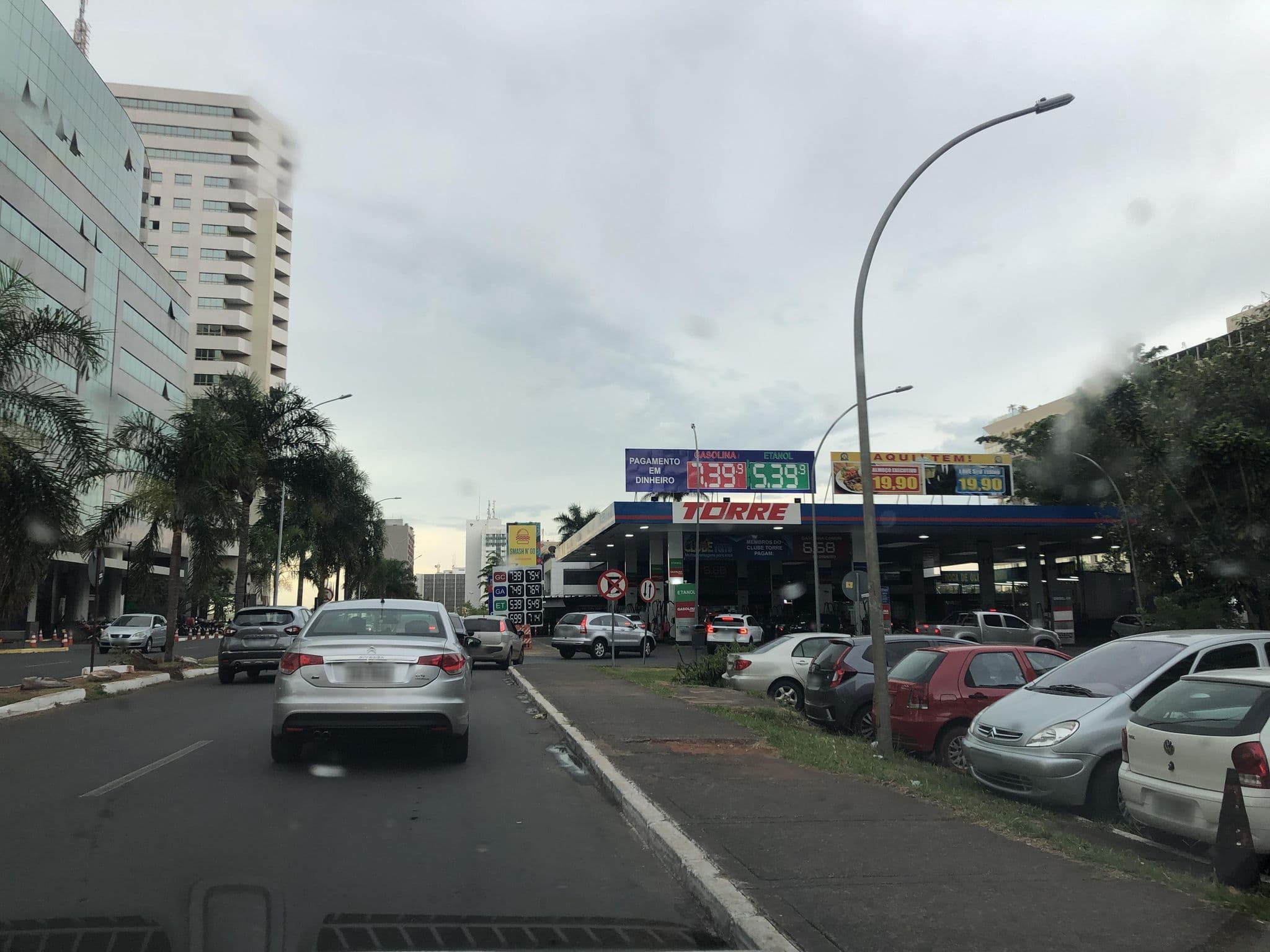 Street view near Phenícia Bittar Hotel, Plano Piloto — © alantiagofelipe (CC BY-SA · Mapillary)