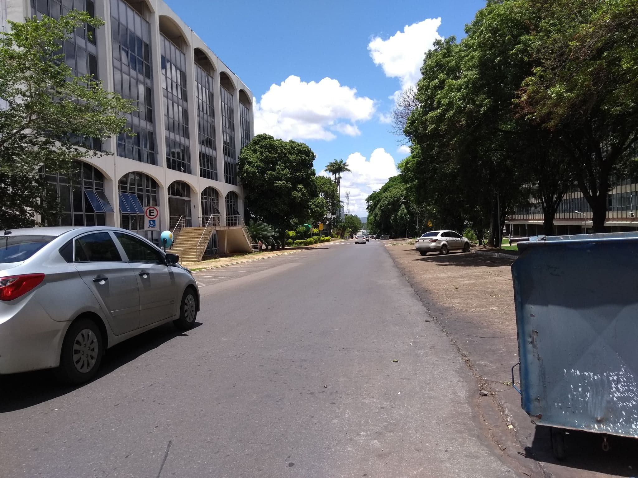Street view near Pousada W3 Sul III, Plano Piloto — © wille (CC BY-SA · Mapillary)