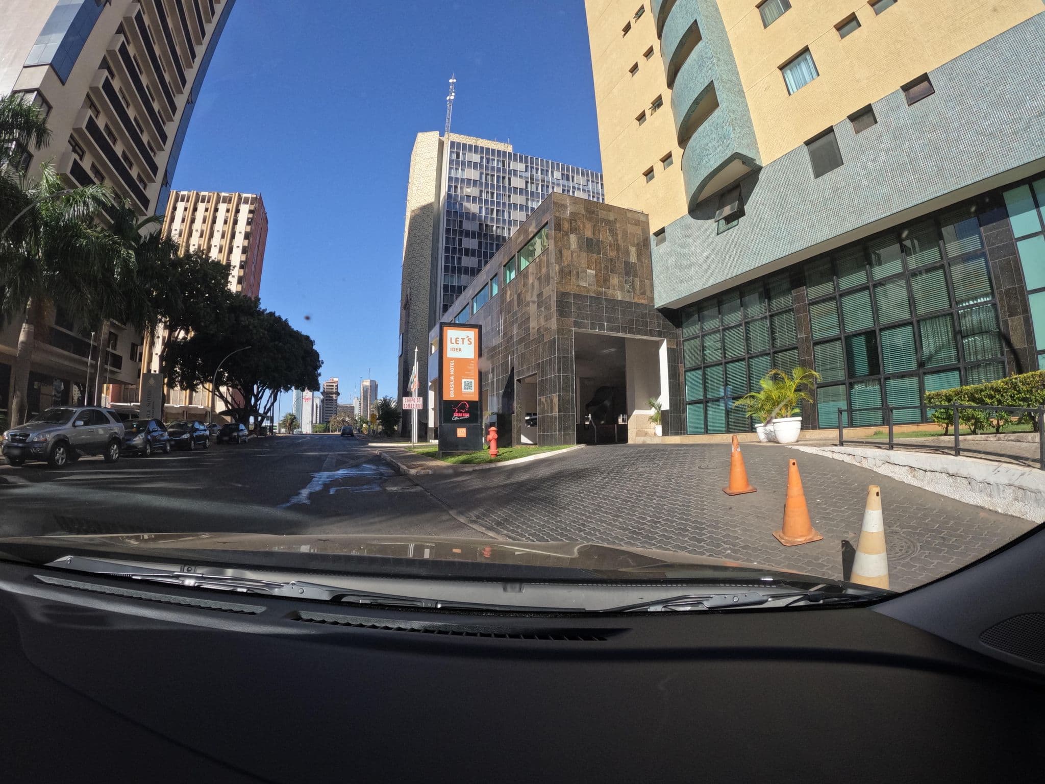 Street view near Piscina, Plano Piloto — © vishal0403 (CC BY-SA · Mapillary)