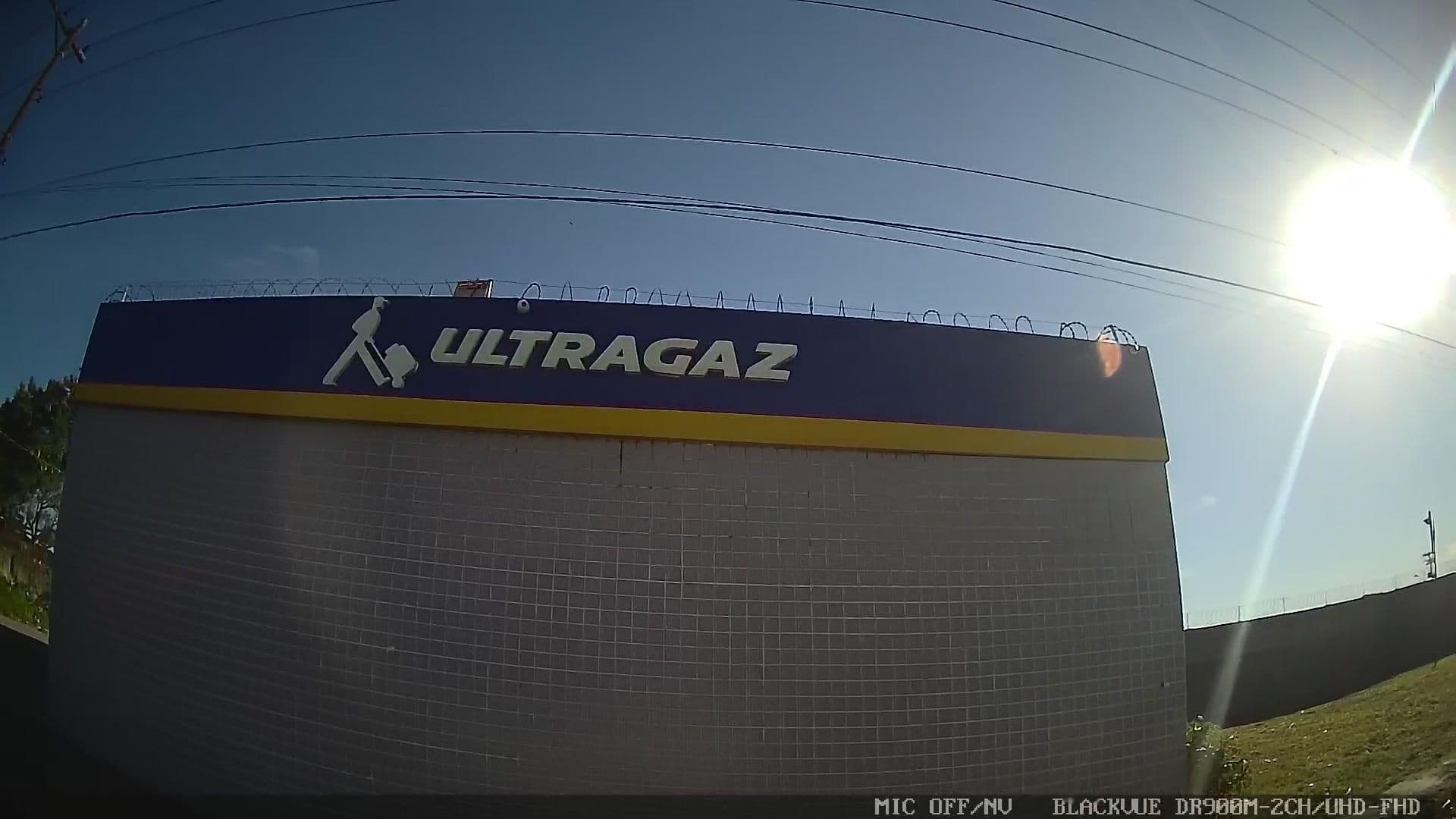 Street view near Hotel Piacaguera, Guarujá — © yaf1 (CC BY-SA · Mapillary)