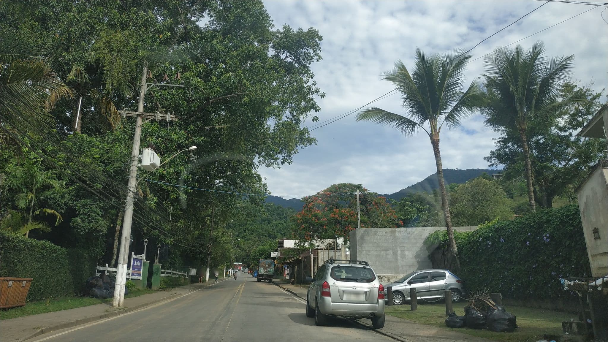 Street view near VELINN Camping Ilhabela, Ilhabela — © brunolemos (CC BY-SA · Mapillary)