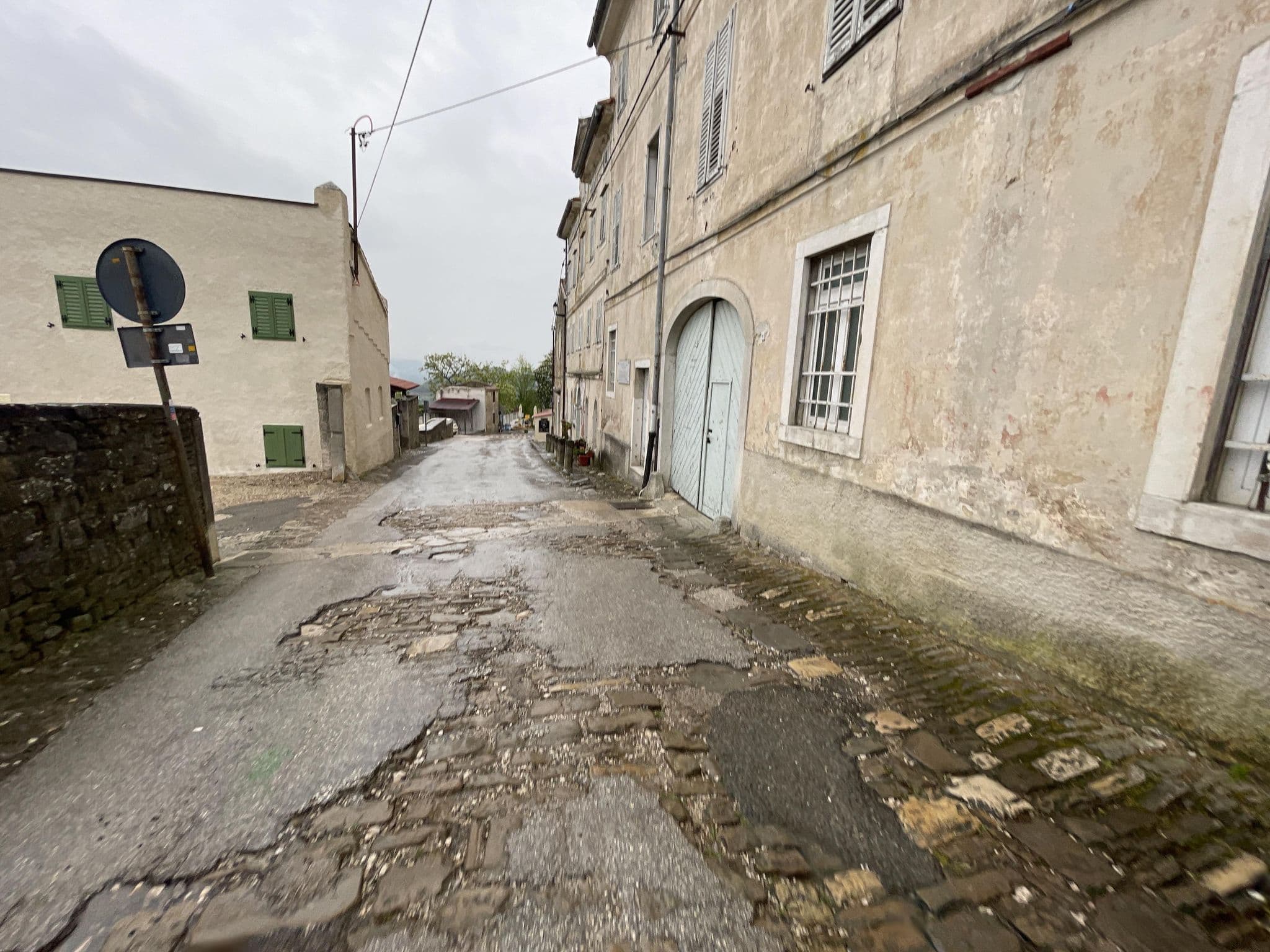 Street view near House of Gold, Buzet — © filipb (CC BY-SA · Mapillary)