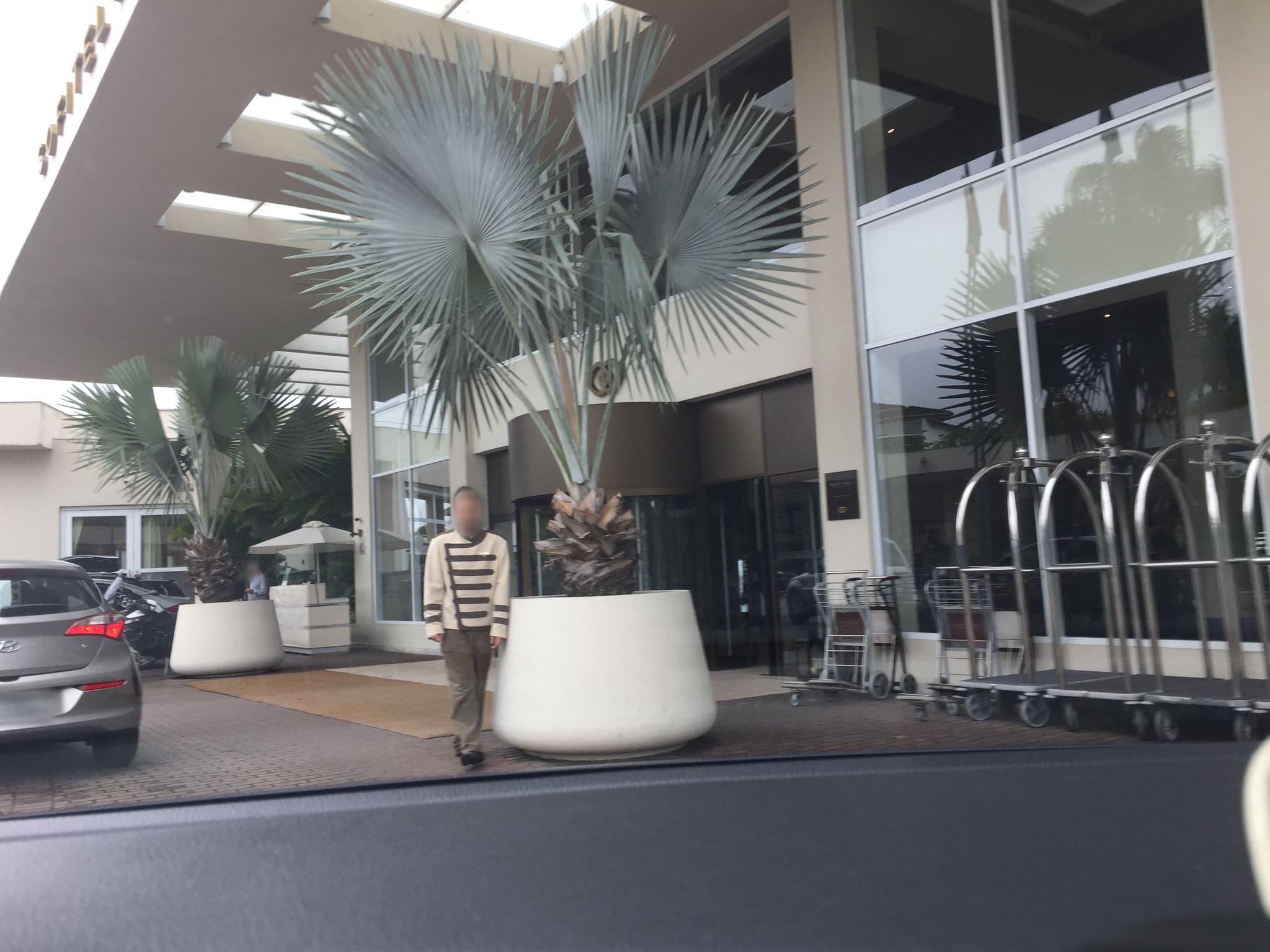 Street view near Sofitel Jequitimar, Guarujá — © playfulbr (CC BY-SA · Mapillary)